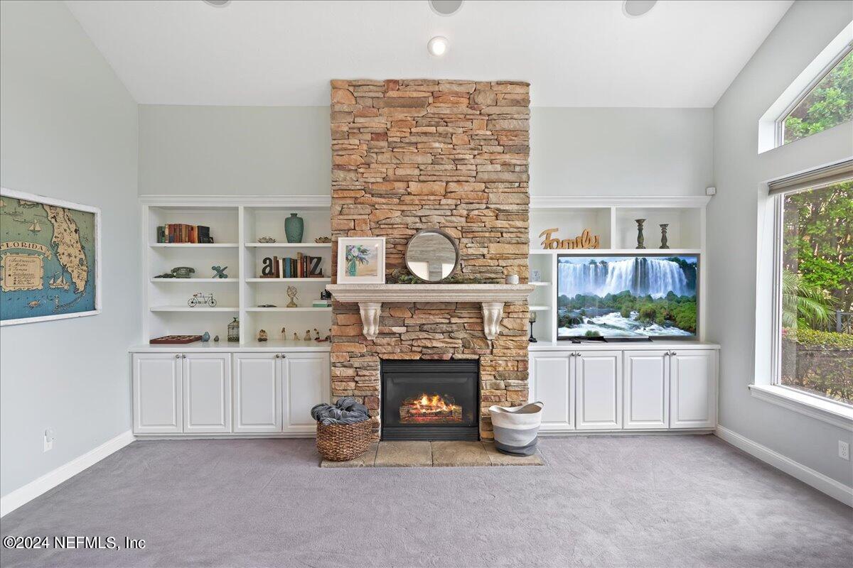 422 SUMMERSET Drive