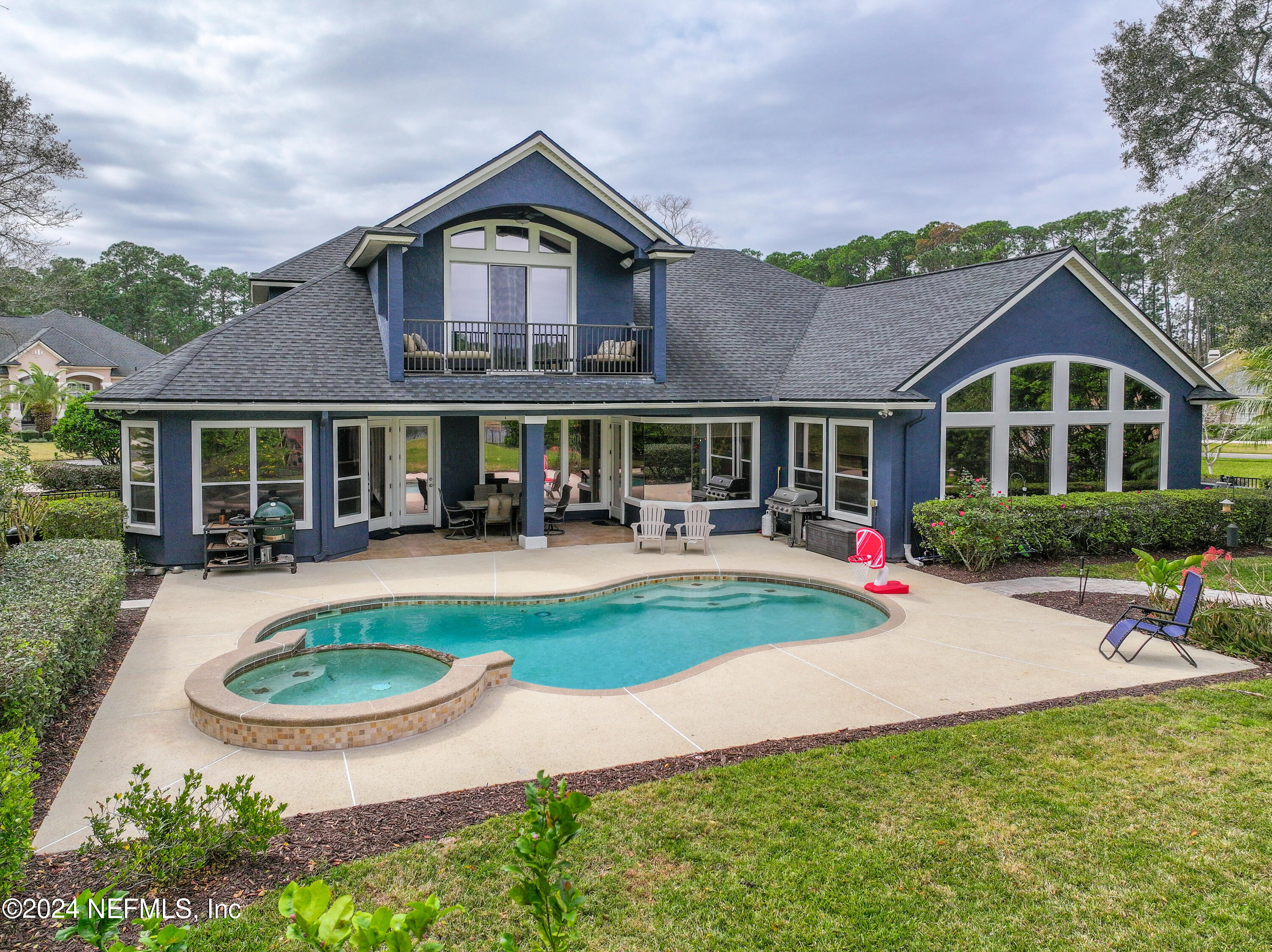 422 SUMMERSET Drive
