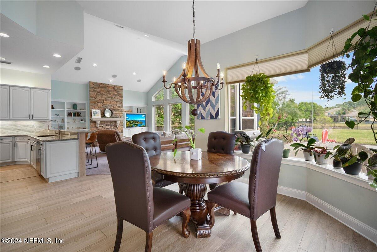 422 SUMMERSET Drive
