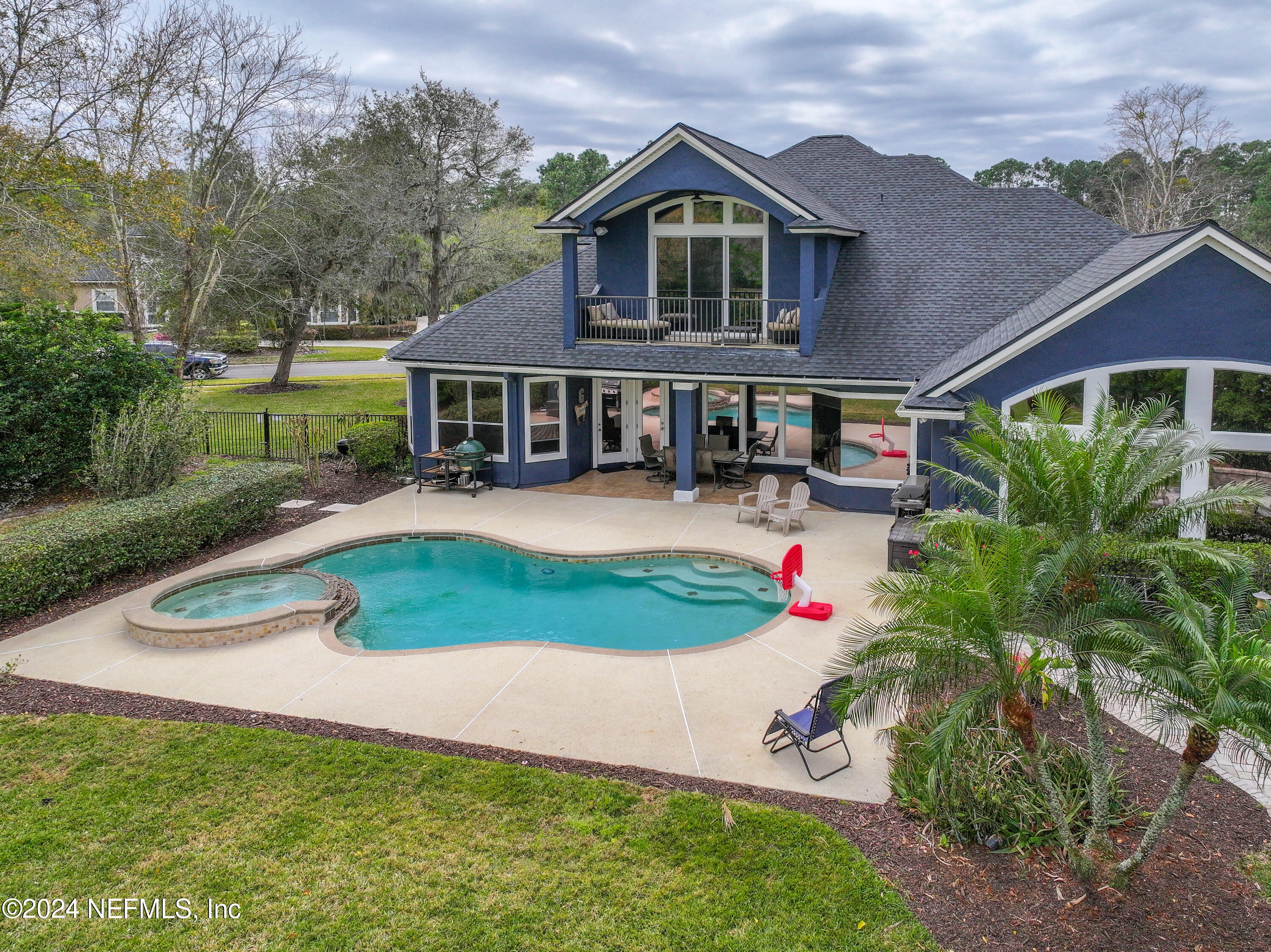 422 SUMMERSET Drive
