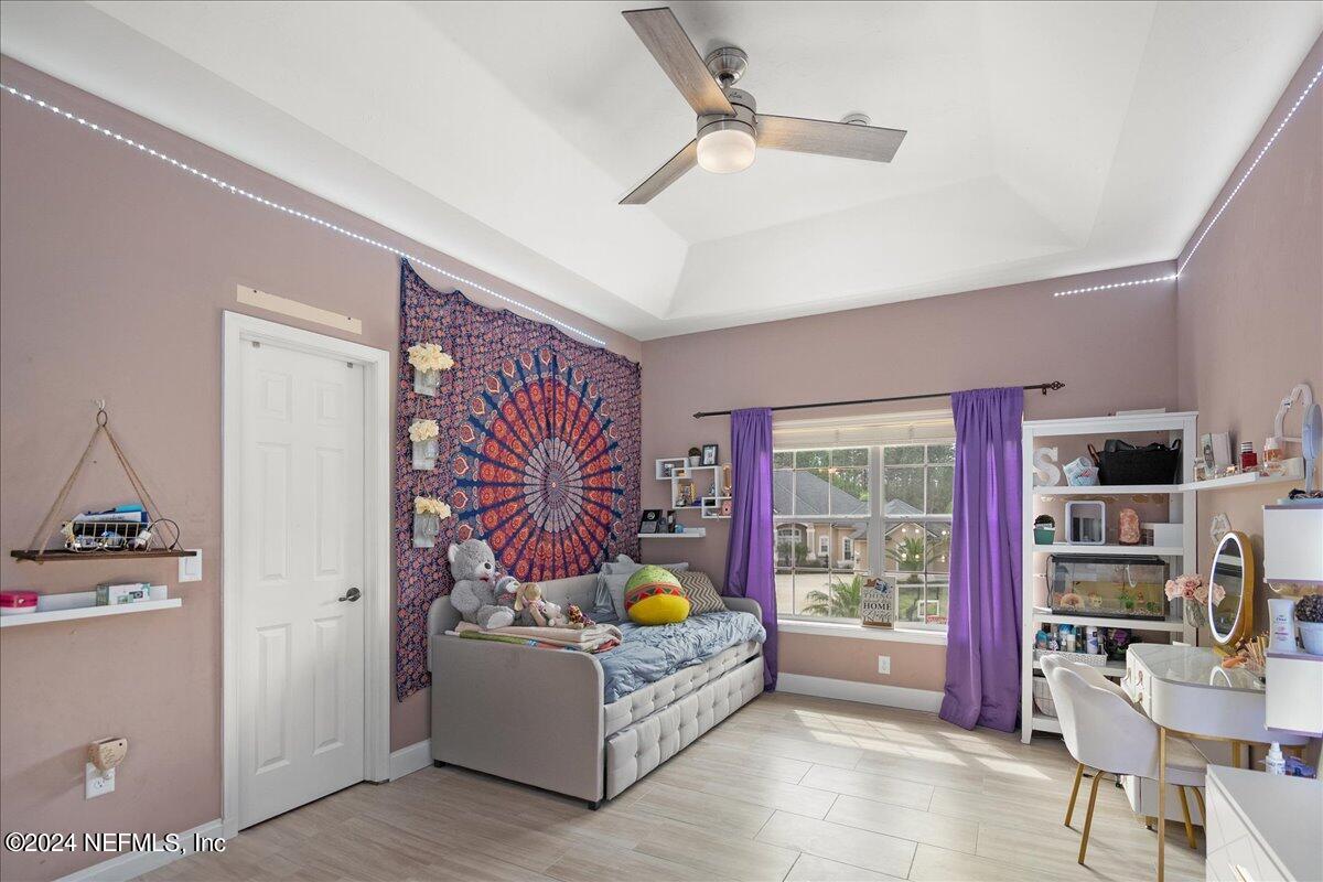 422 SUMMERSET Drive