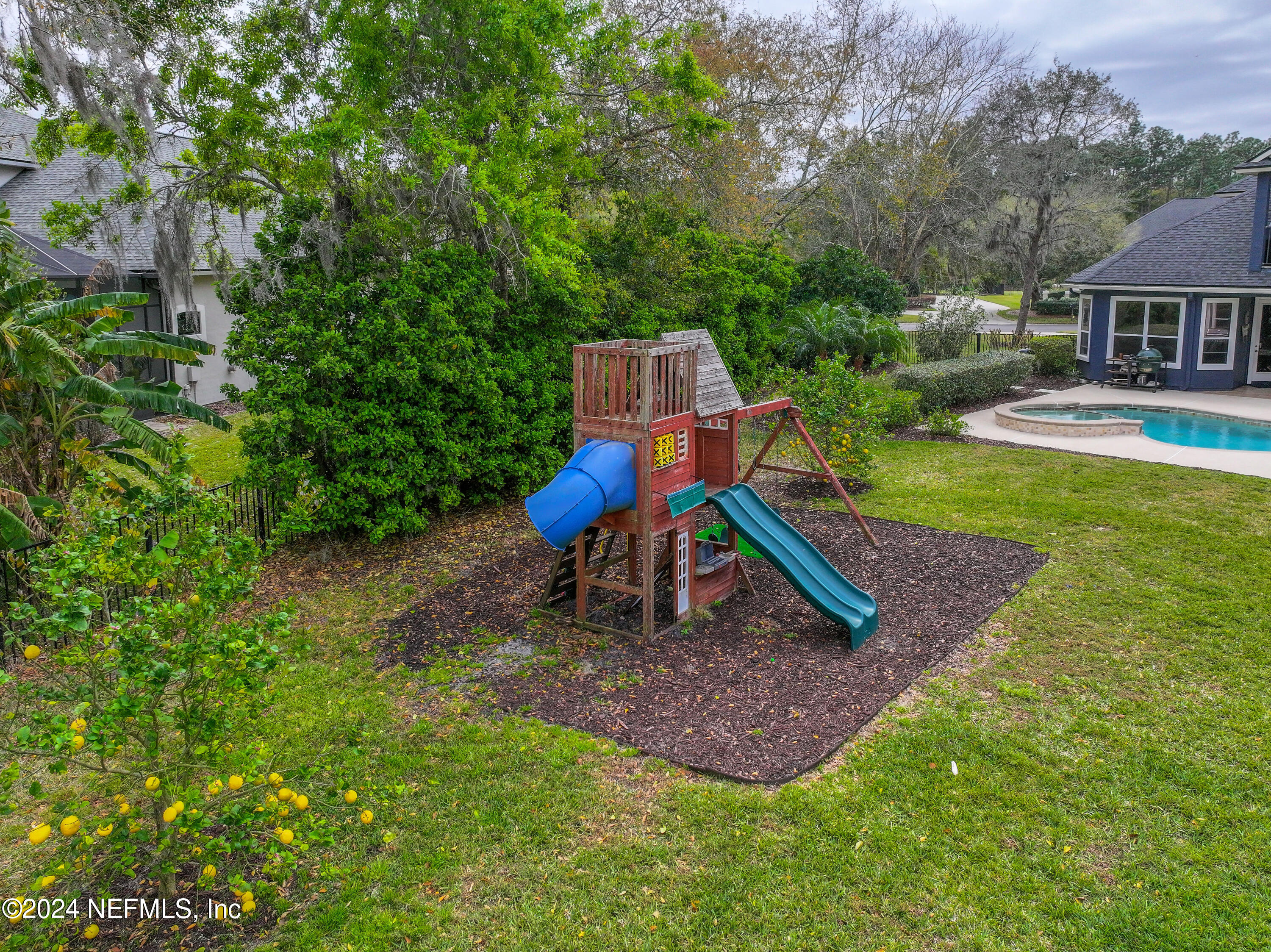 422 SUMMERSET Drive