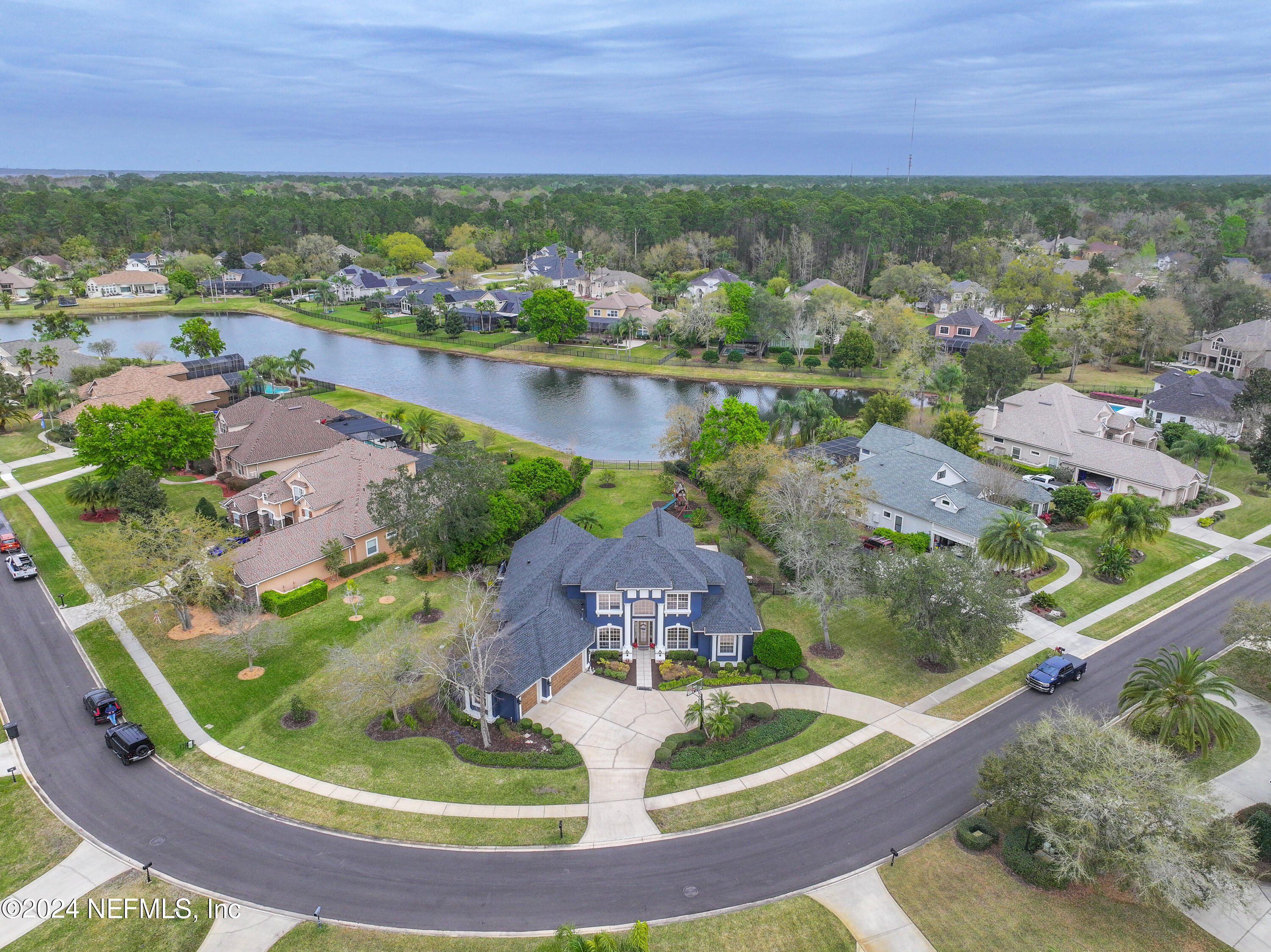 422 SUMMERSET Drive