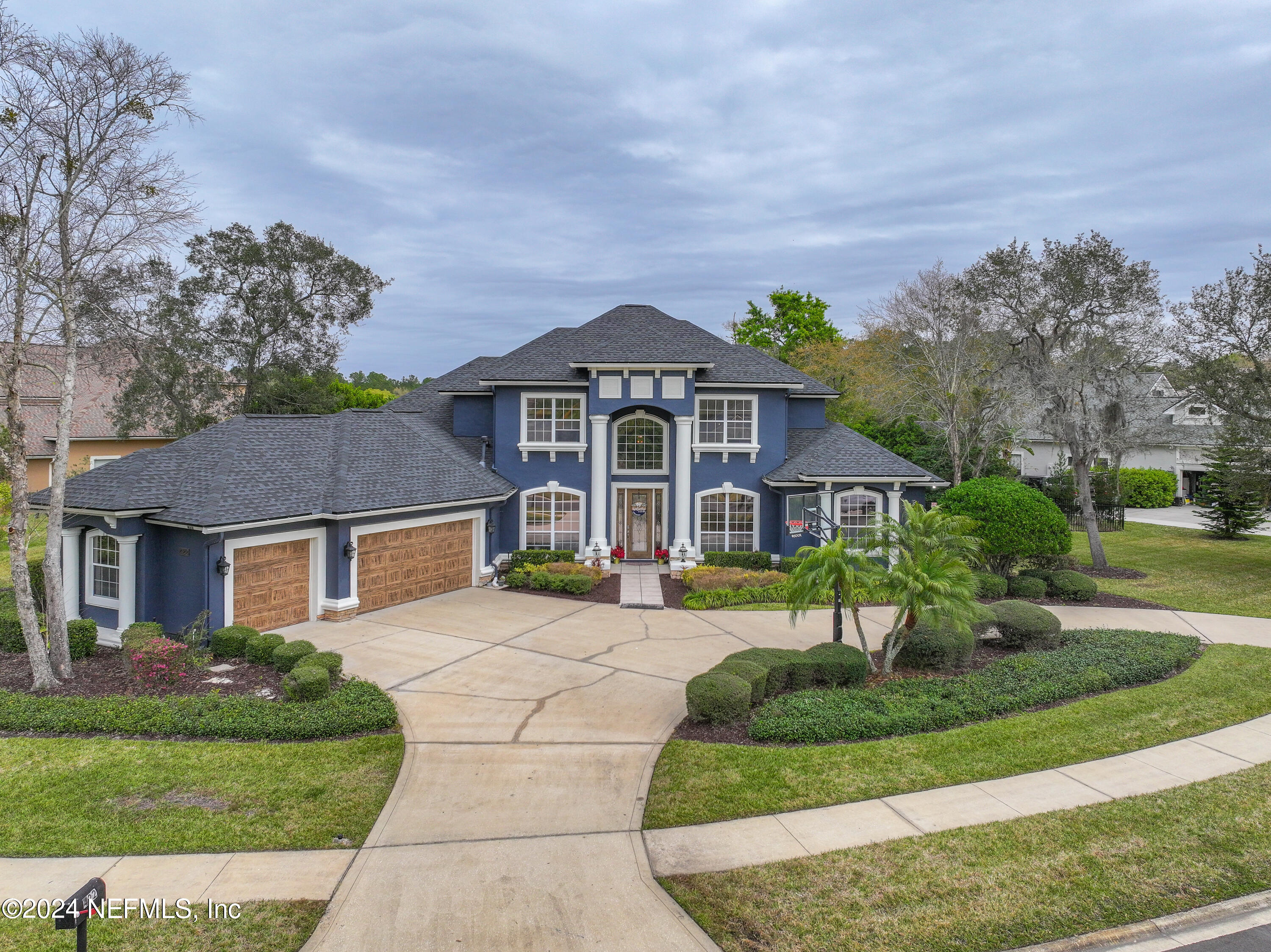 422 SUMMERSET Drive