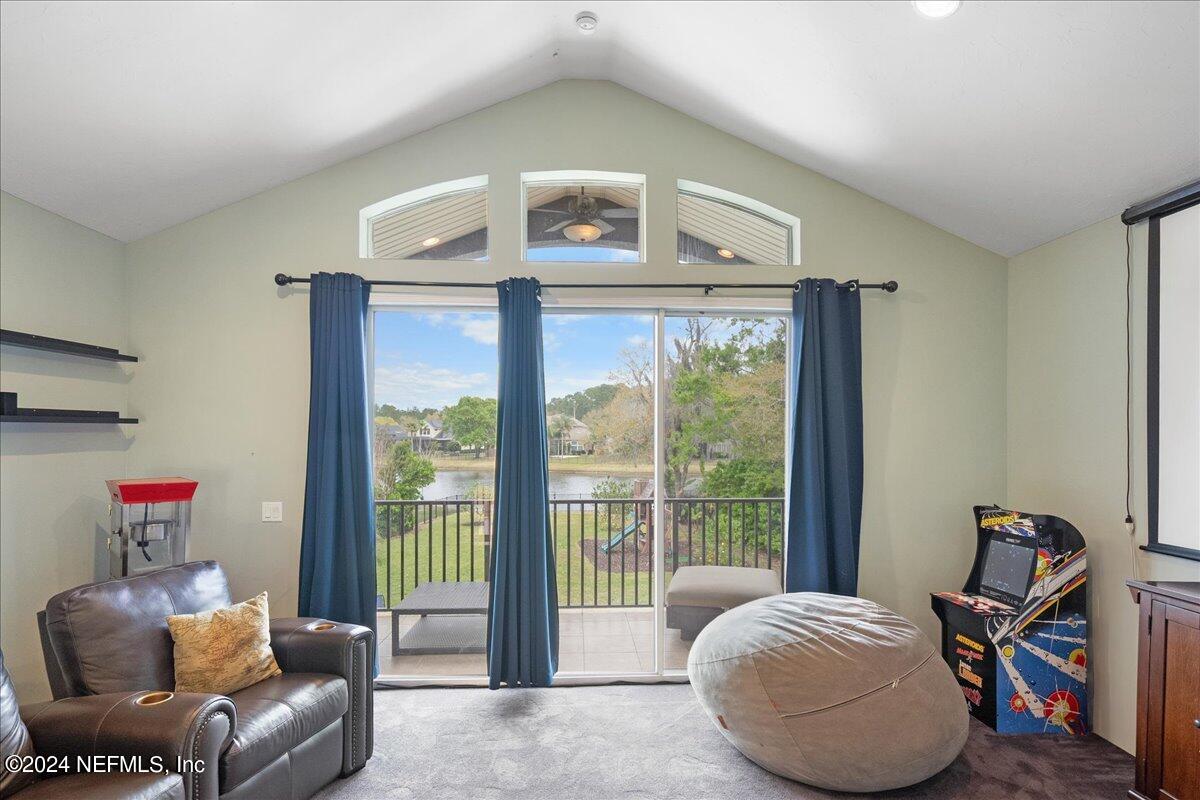 422 SUMMERSET Drive