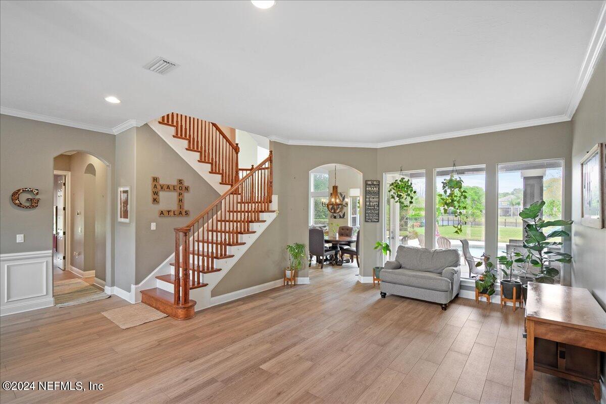 422 SUMMERSET Drive