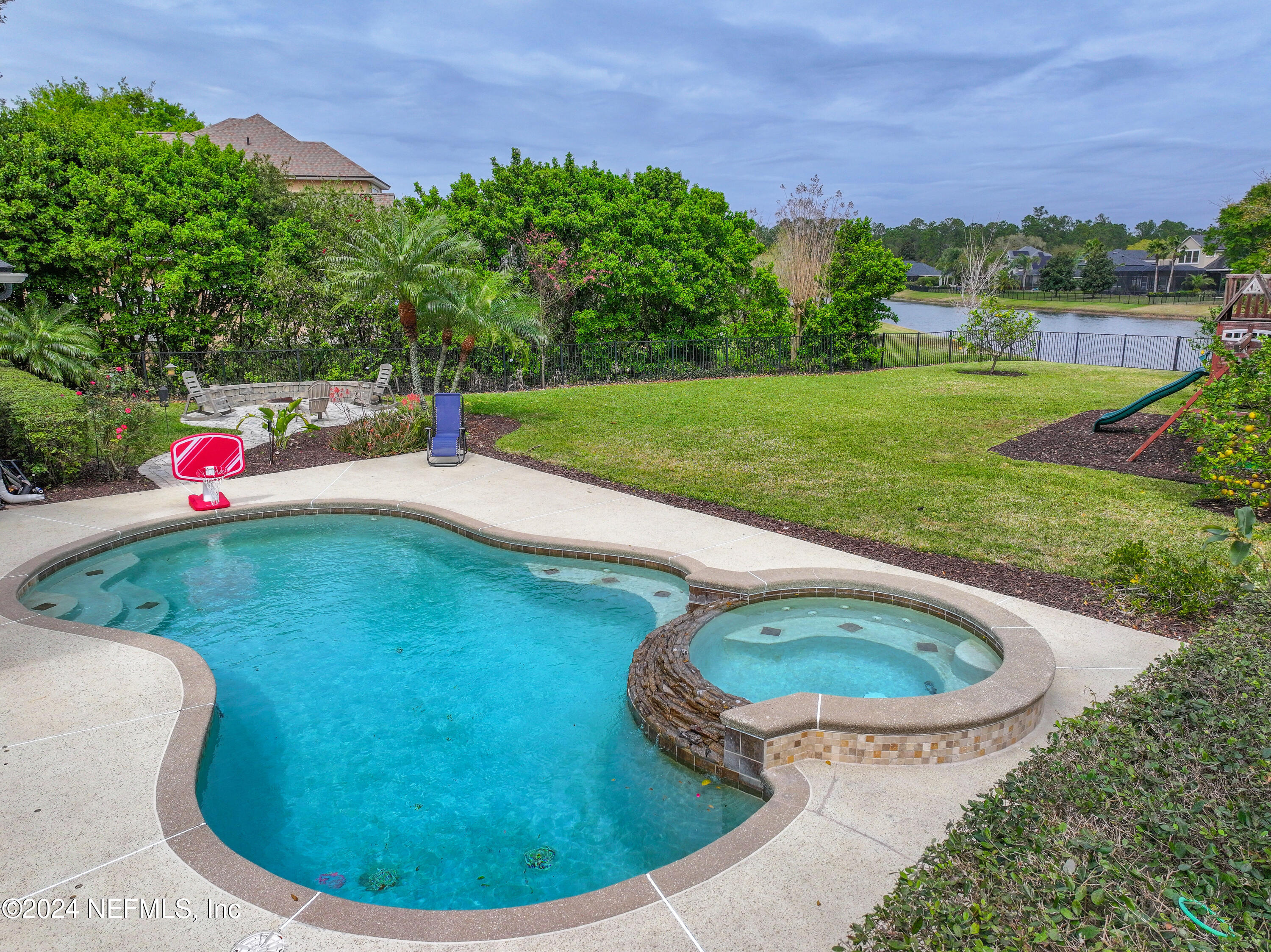 422 SUMMERSET Drive