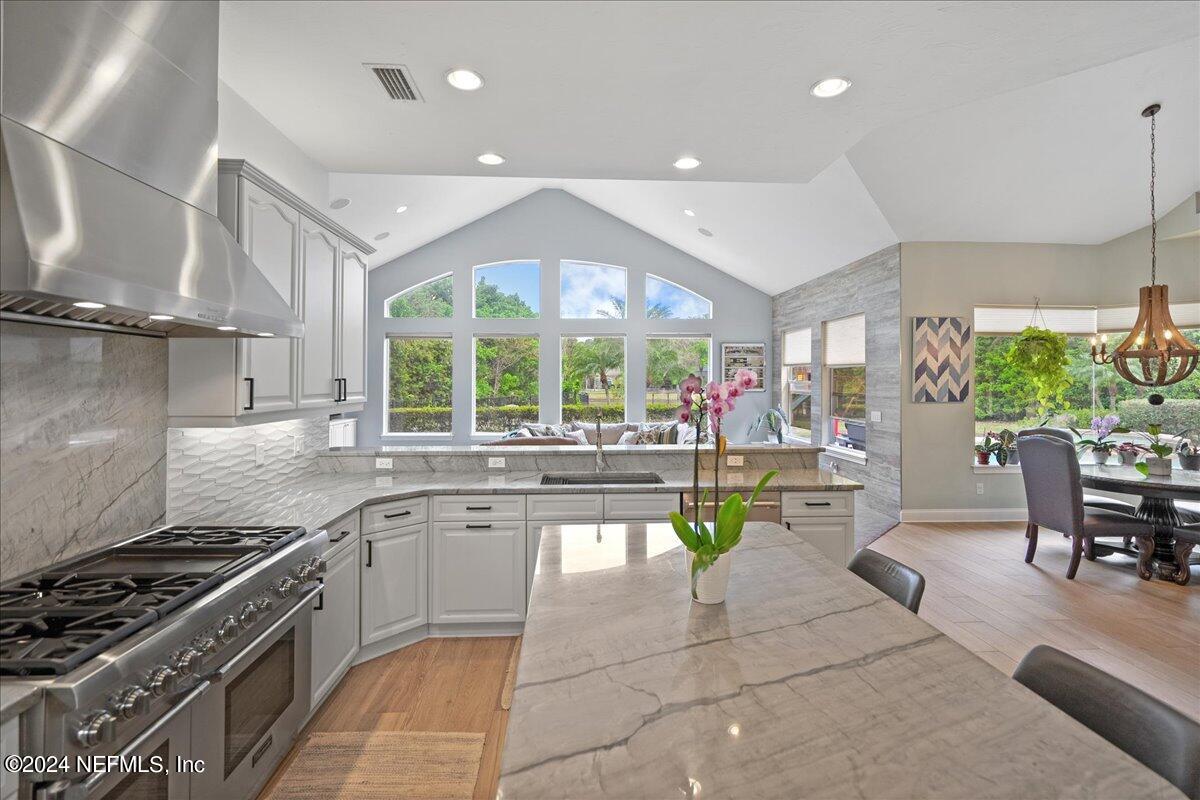 422 SUMMERSET Drive