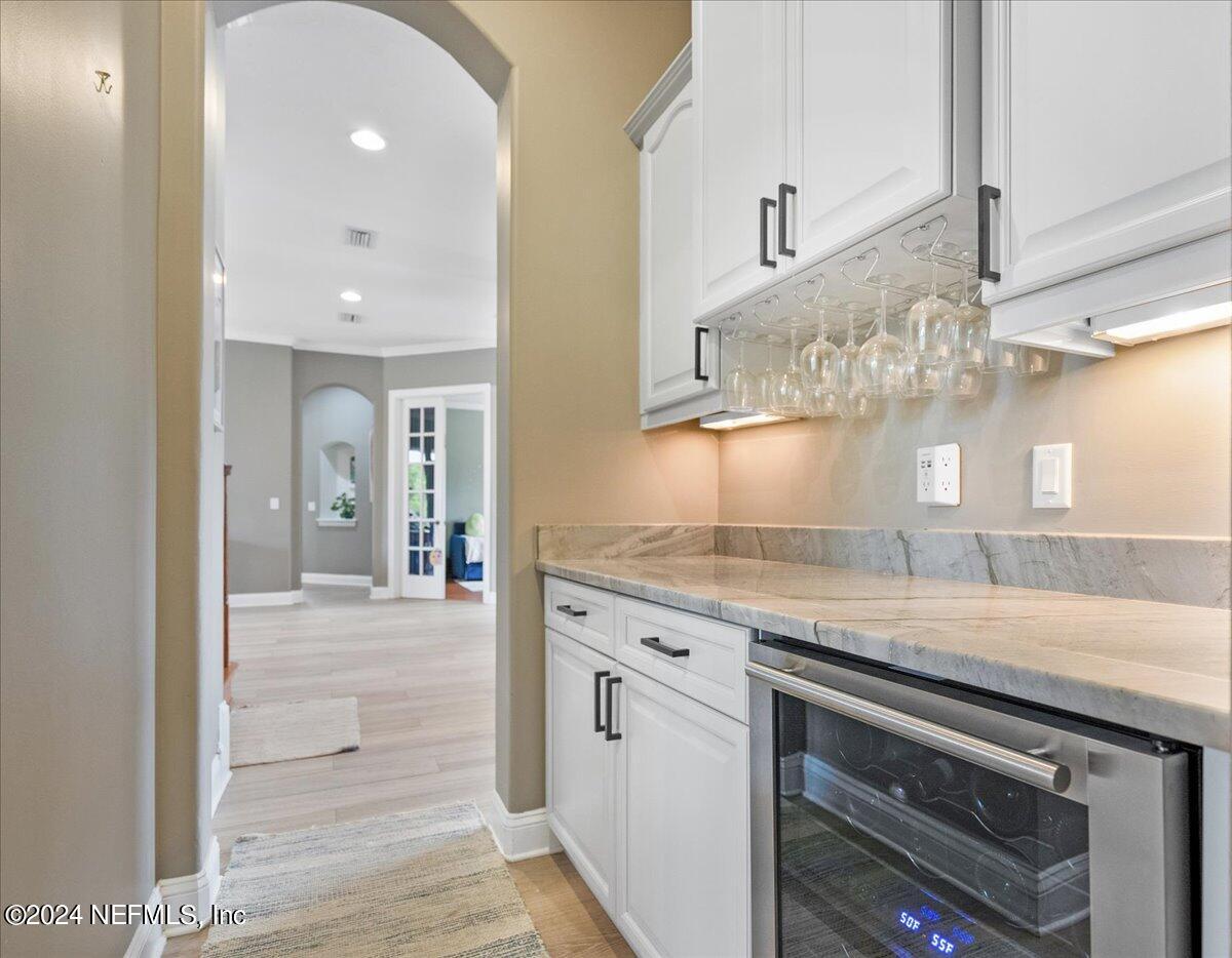 422 SUMMERSET Drive