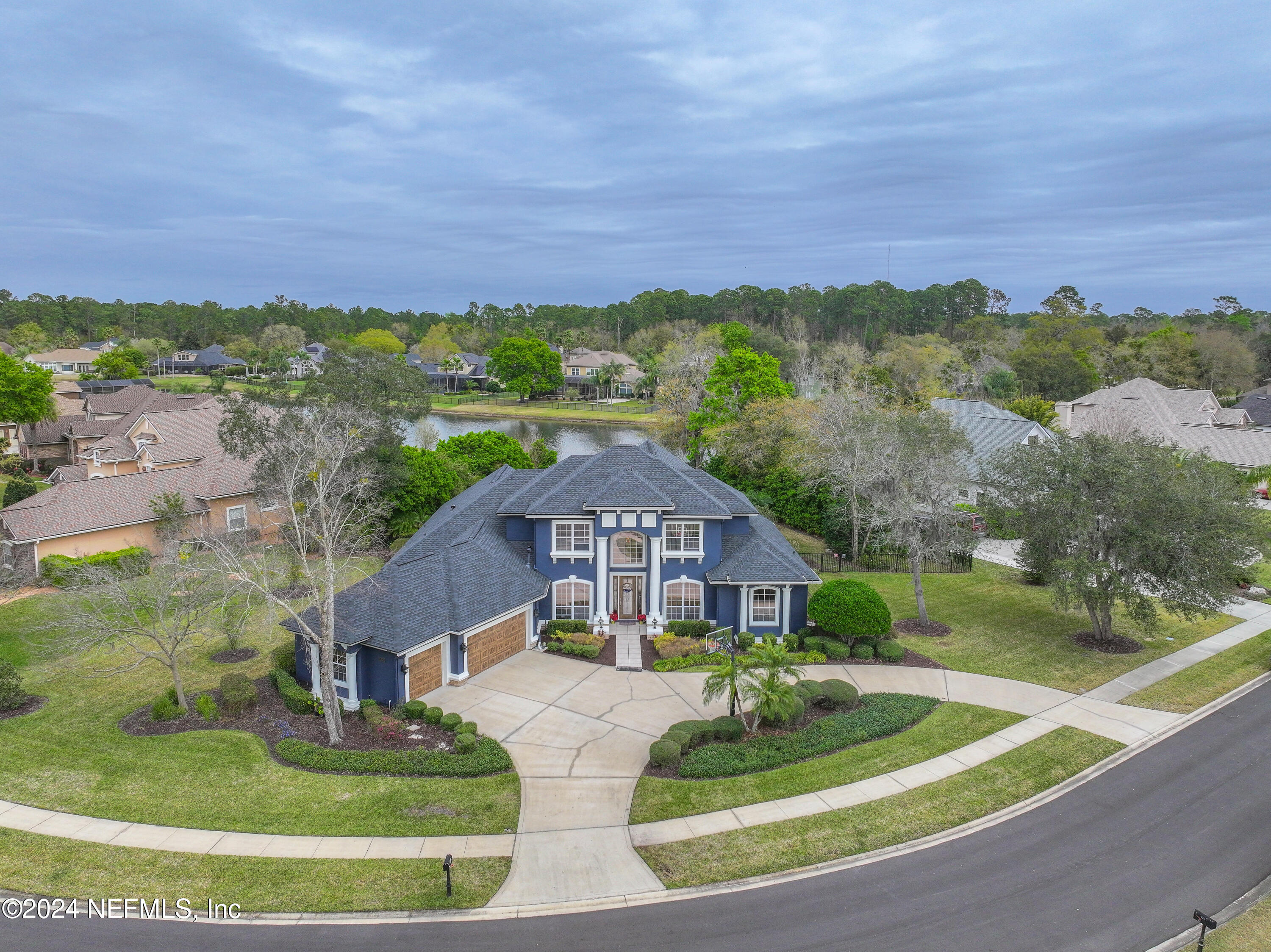 422 SUMMERSET Drive