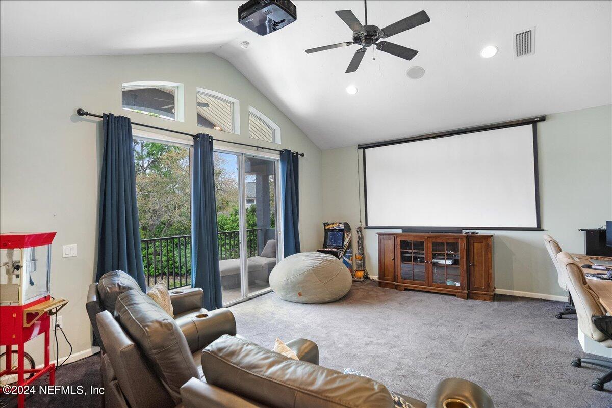 422 SUMMERSET Drive