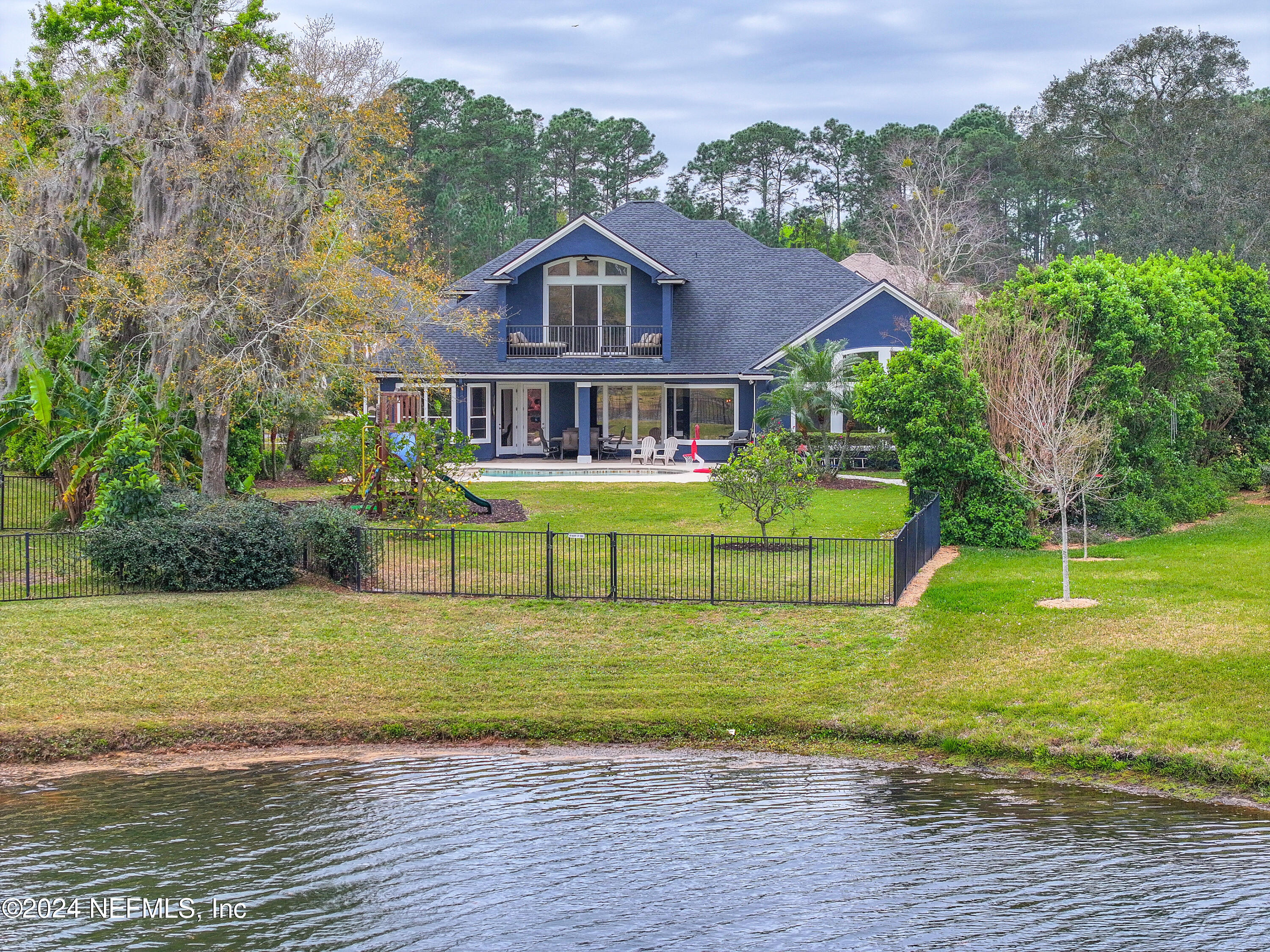 422 SUMMERSET Drive