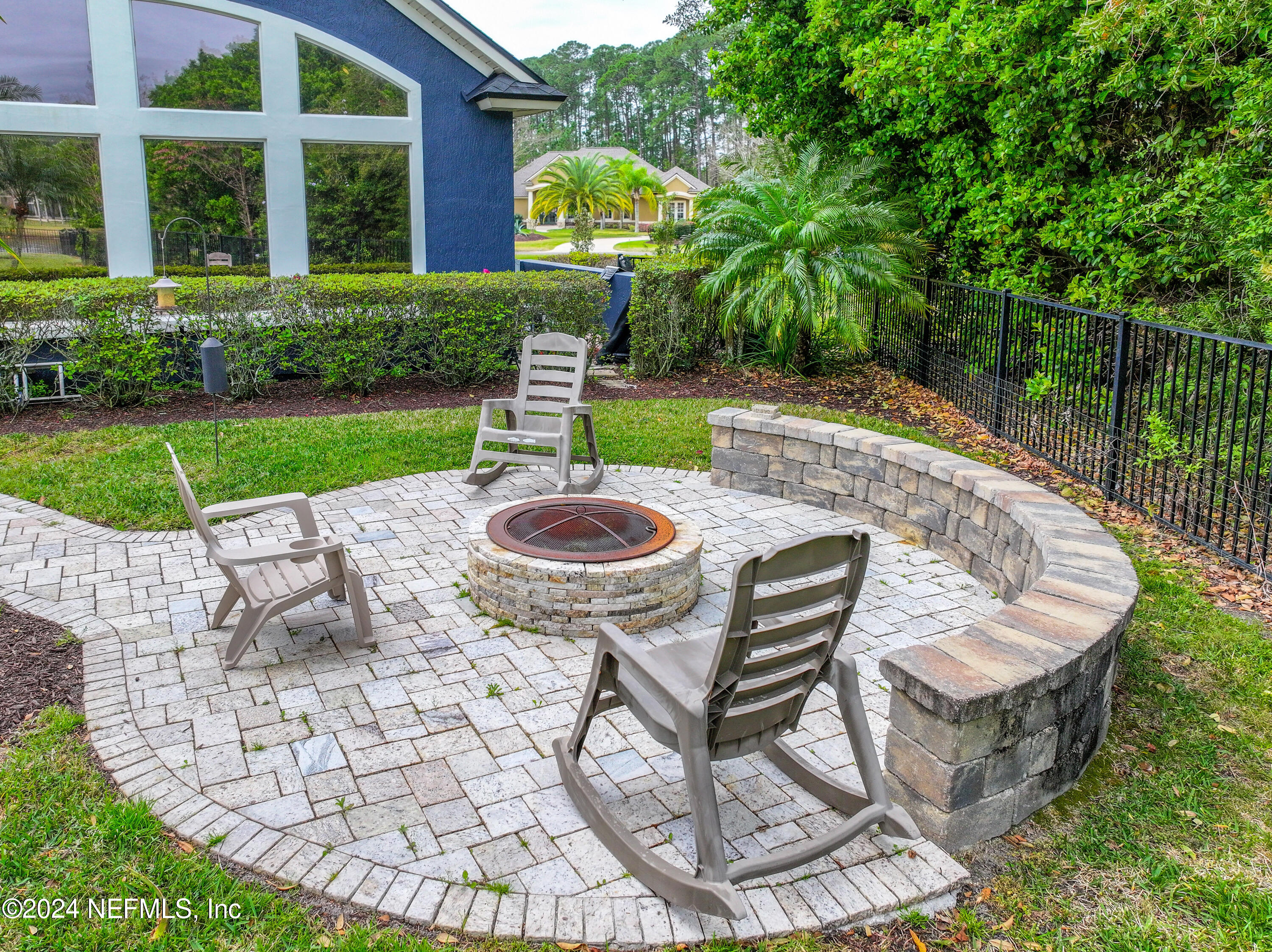422 SUMMERSET Drive