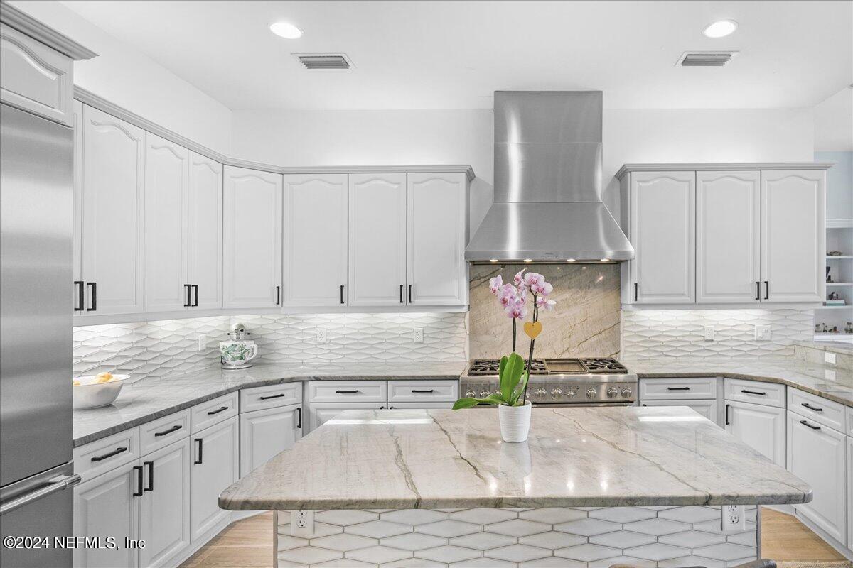 422 SUMMERSET Drive