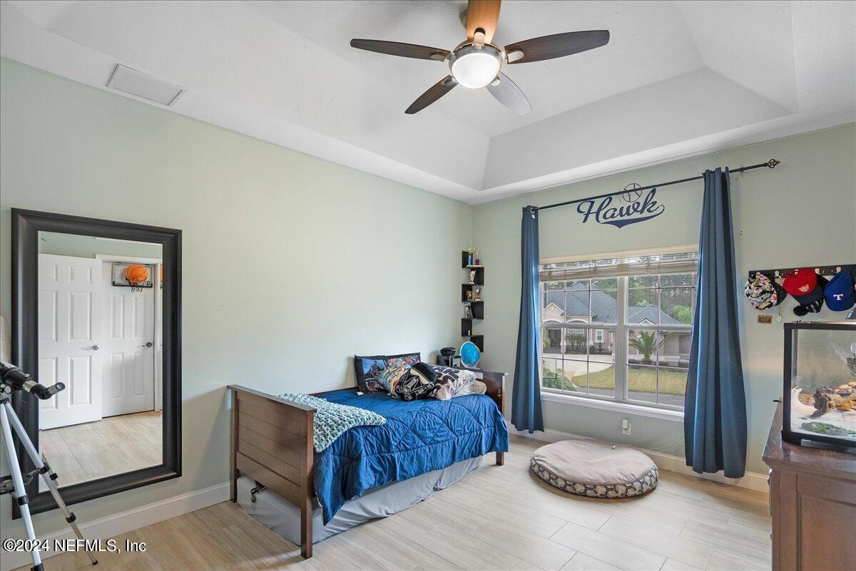 422 SUMMERSET Drive