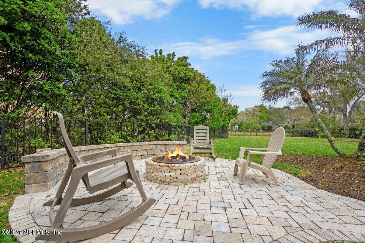 422 SUMMERSET Drive
