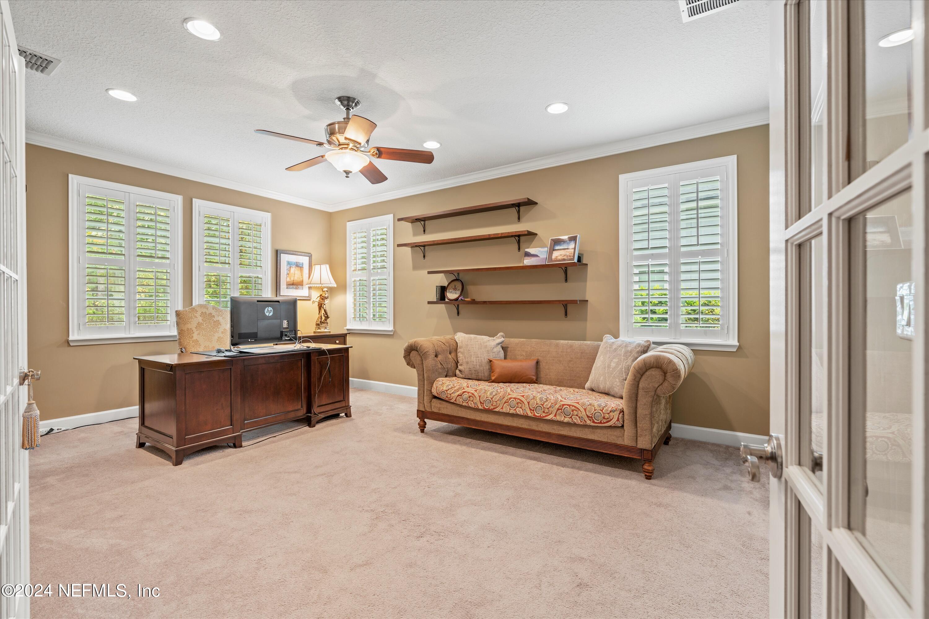 1055 SOUTHERN HILLS Drive