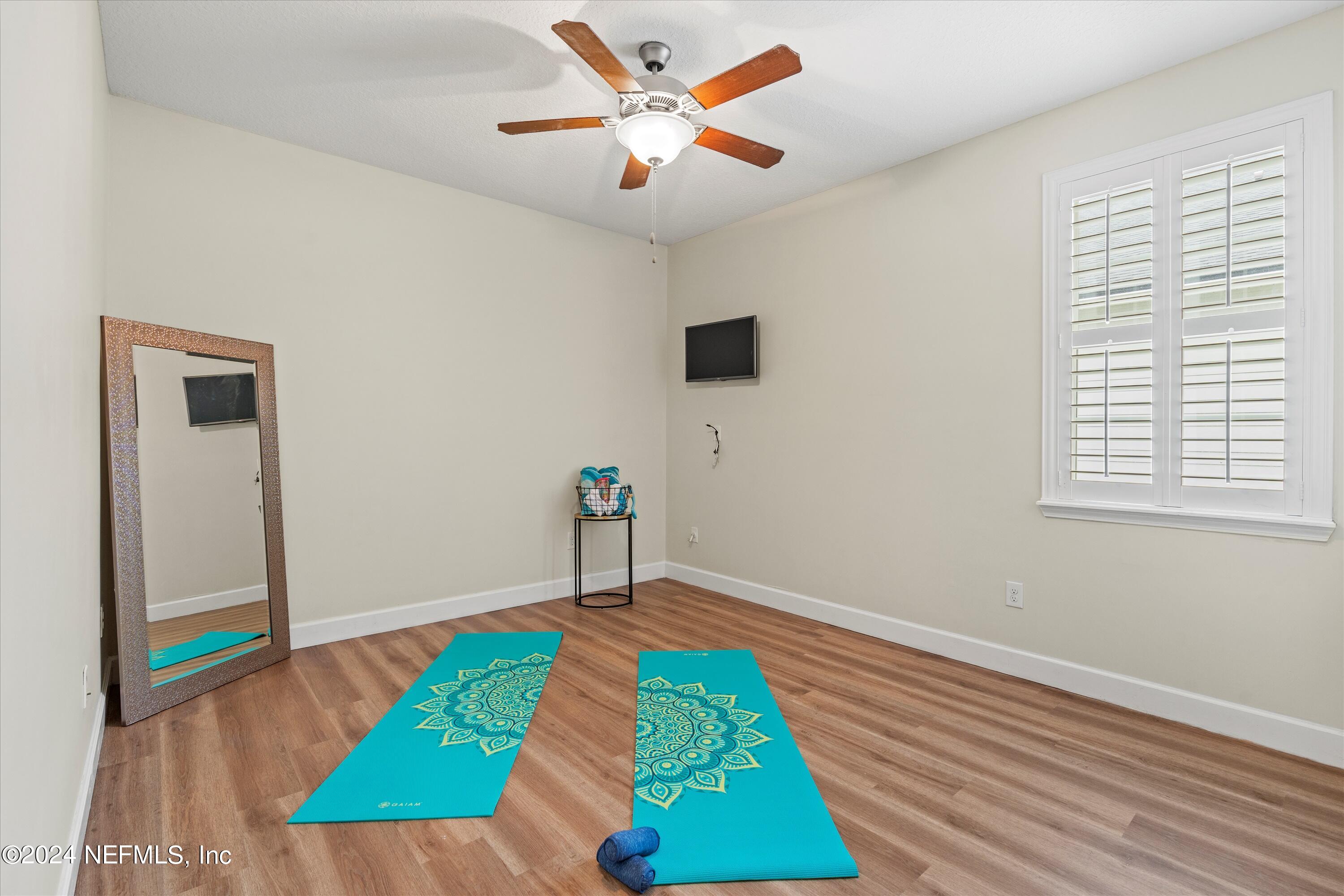 1055 SOUTHERN HILLS Drive