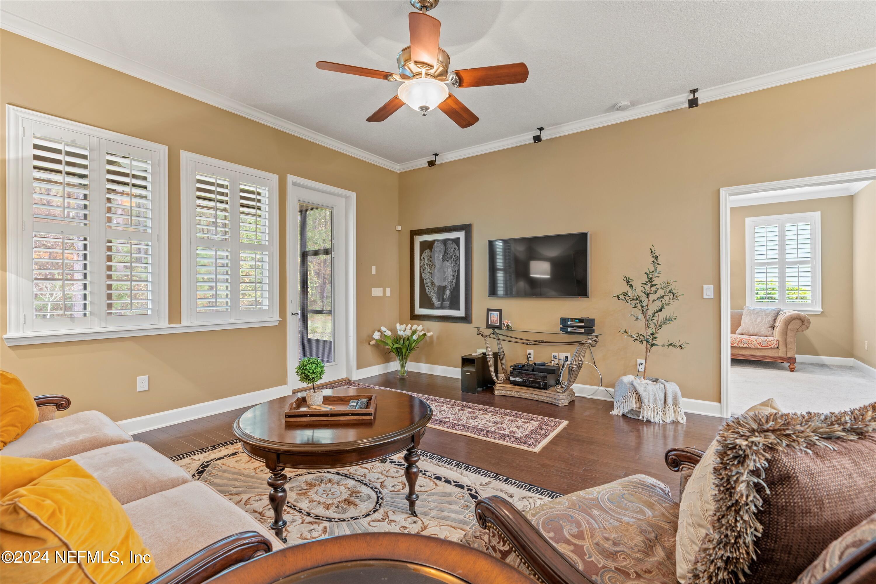 1055 SOUTHERN HILLS Drive