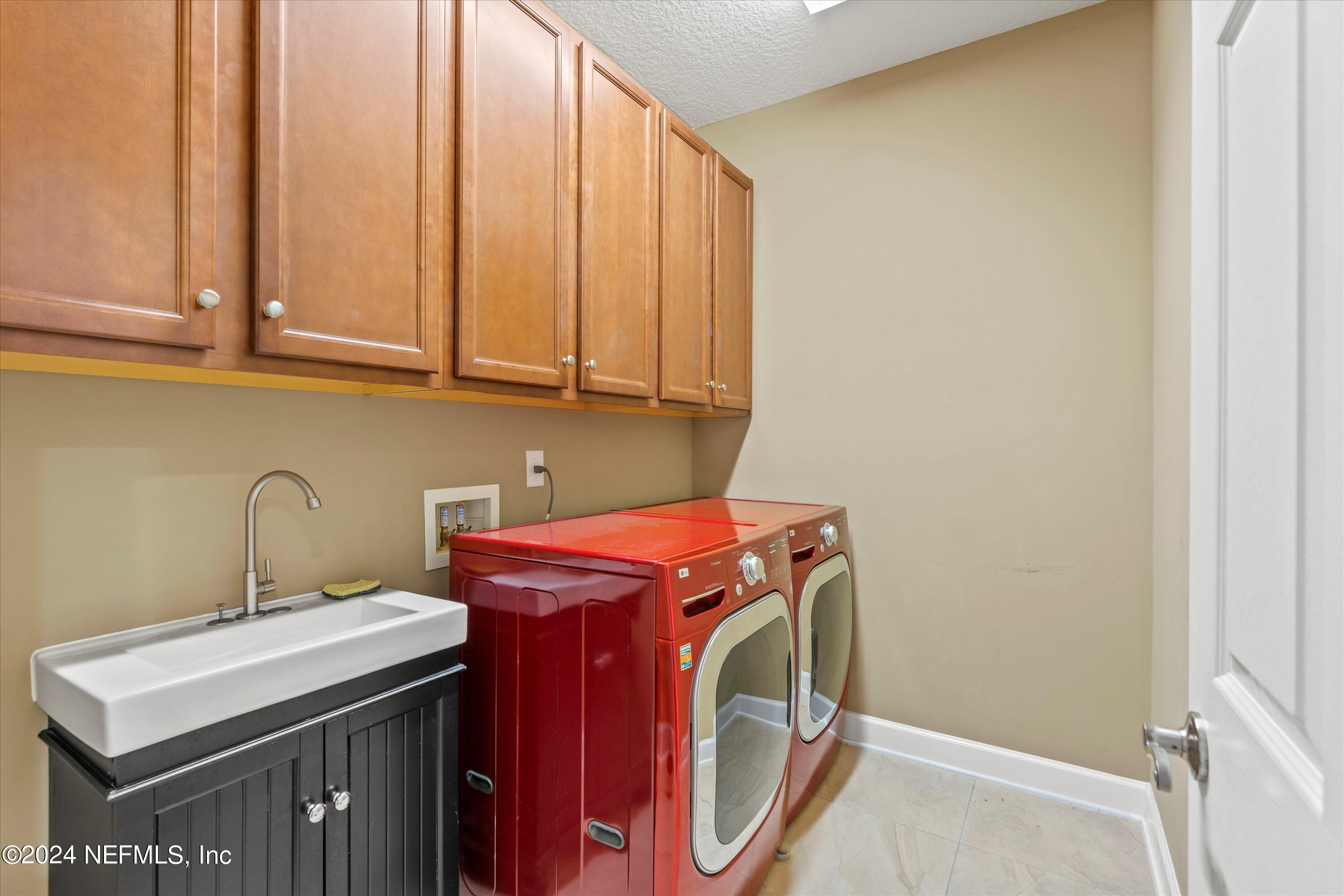 1055 SOUTHERN HILLS Drive