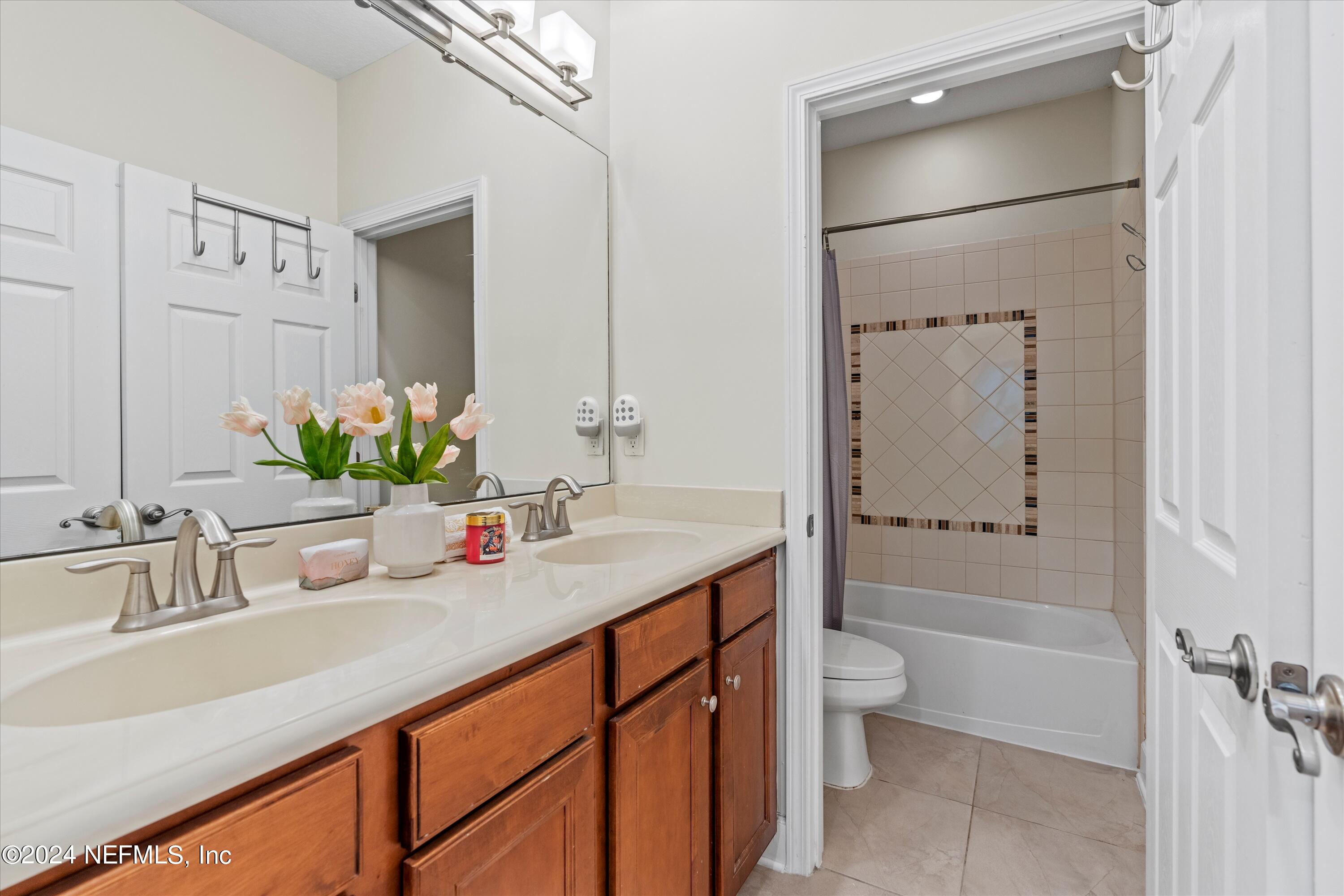 1055 SOUTHERN HILLS Drive