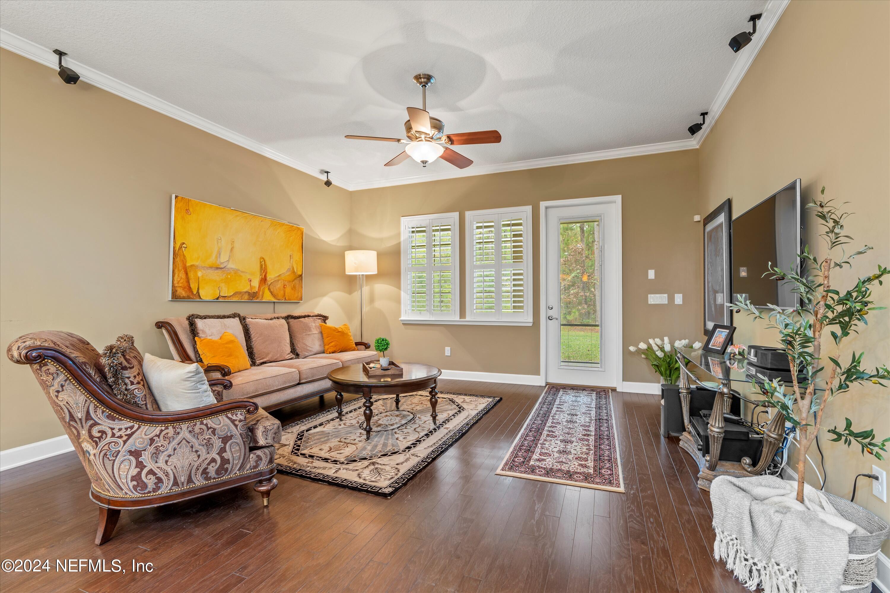 1055 SOUTHERN HILLS Drive