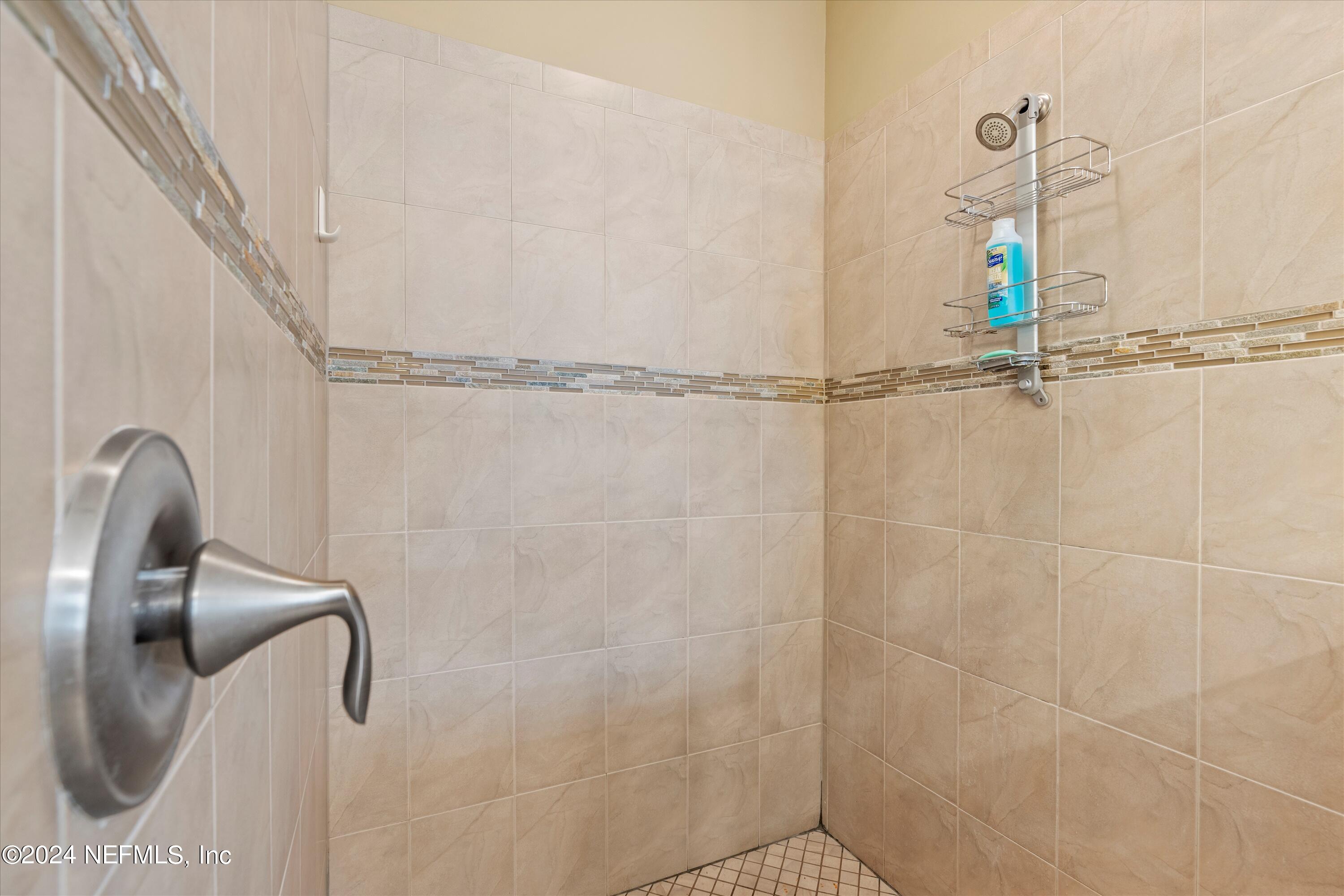 1055 SOUTHERN HILLS Drive