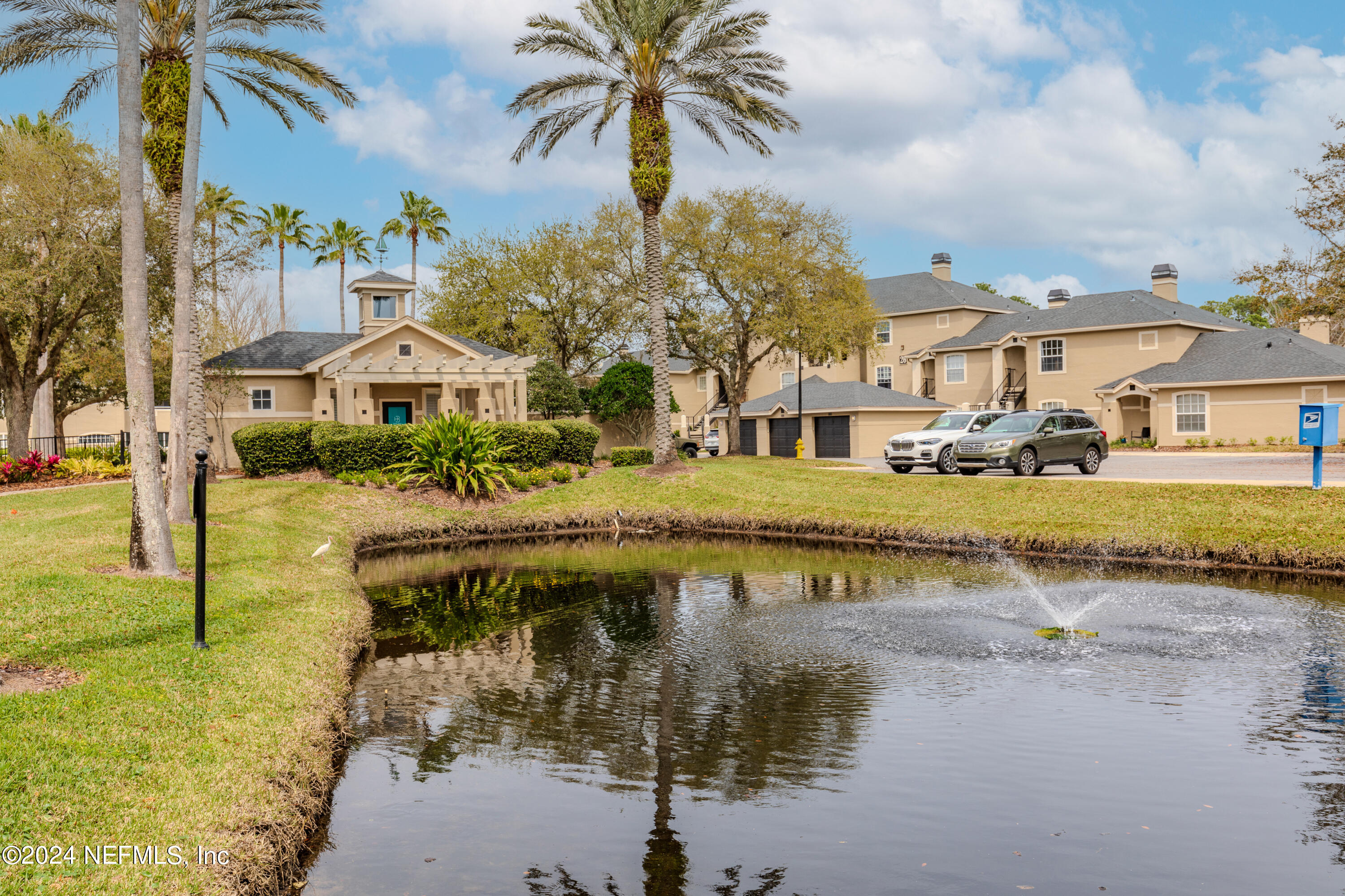 1701 THE GREENS Way, 1411