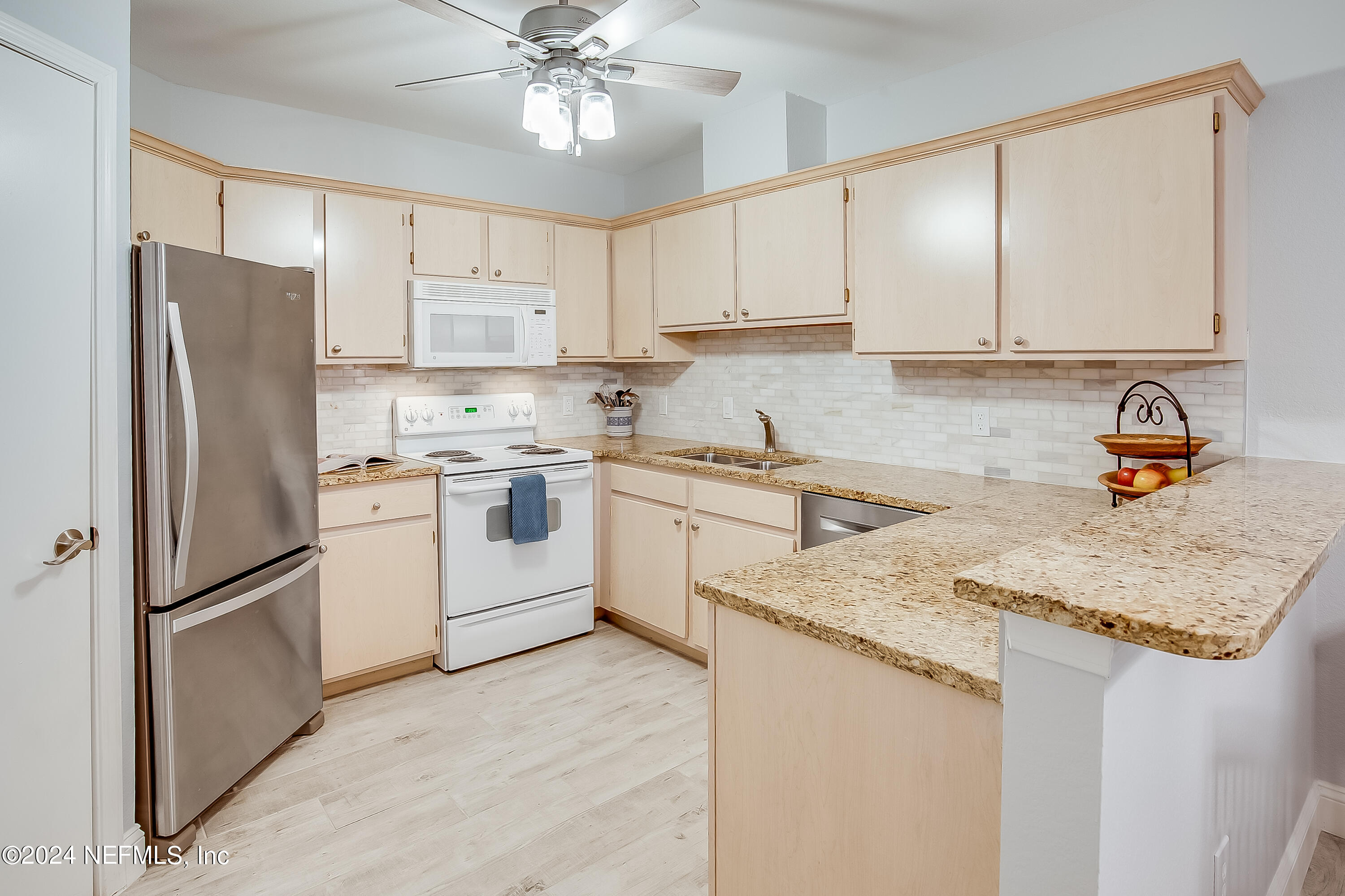 1701 THE GREENS Way, 1411