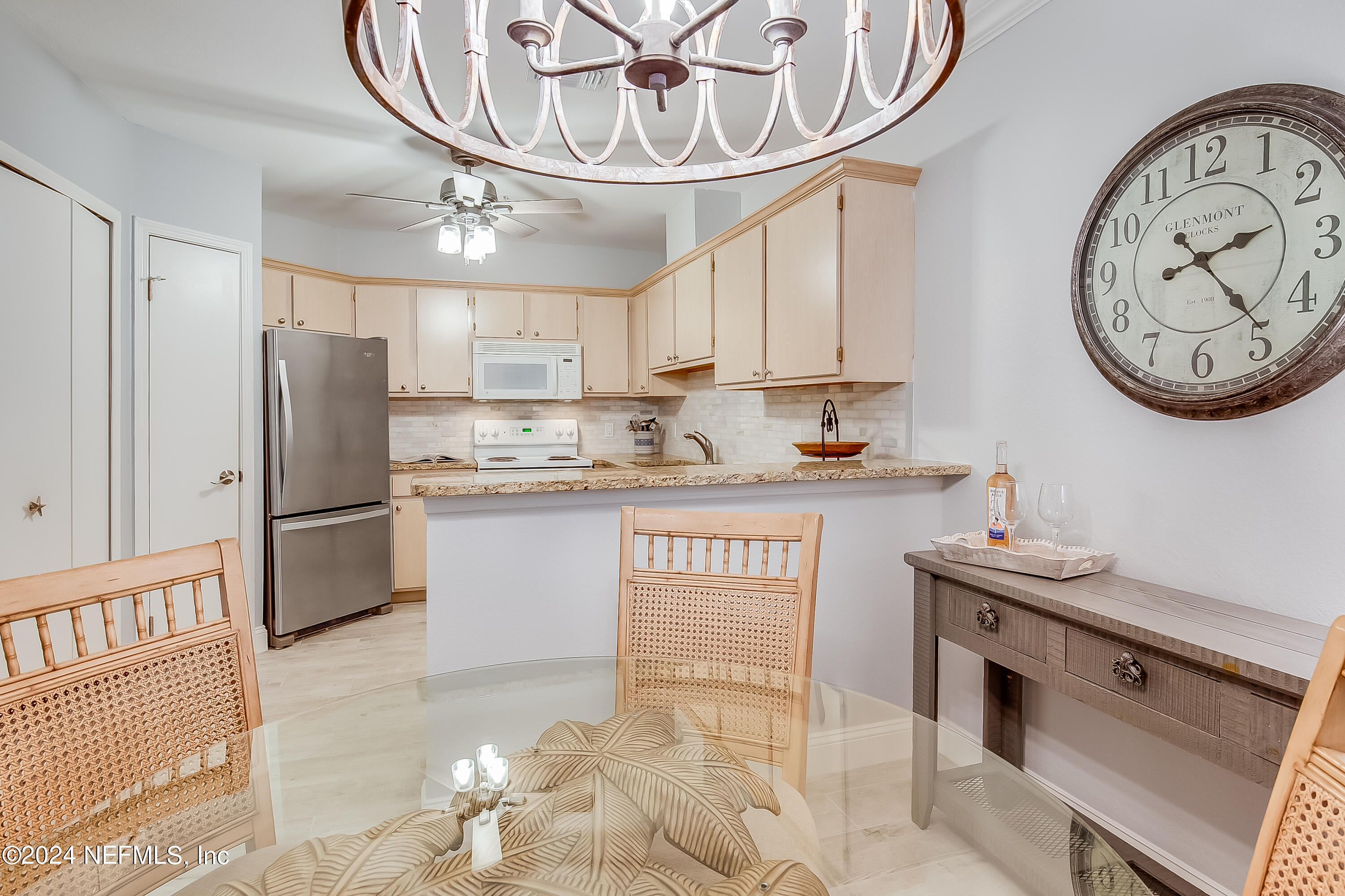 1701 THE GREENS Way, 1411