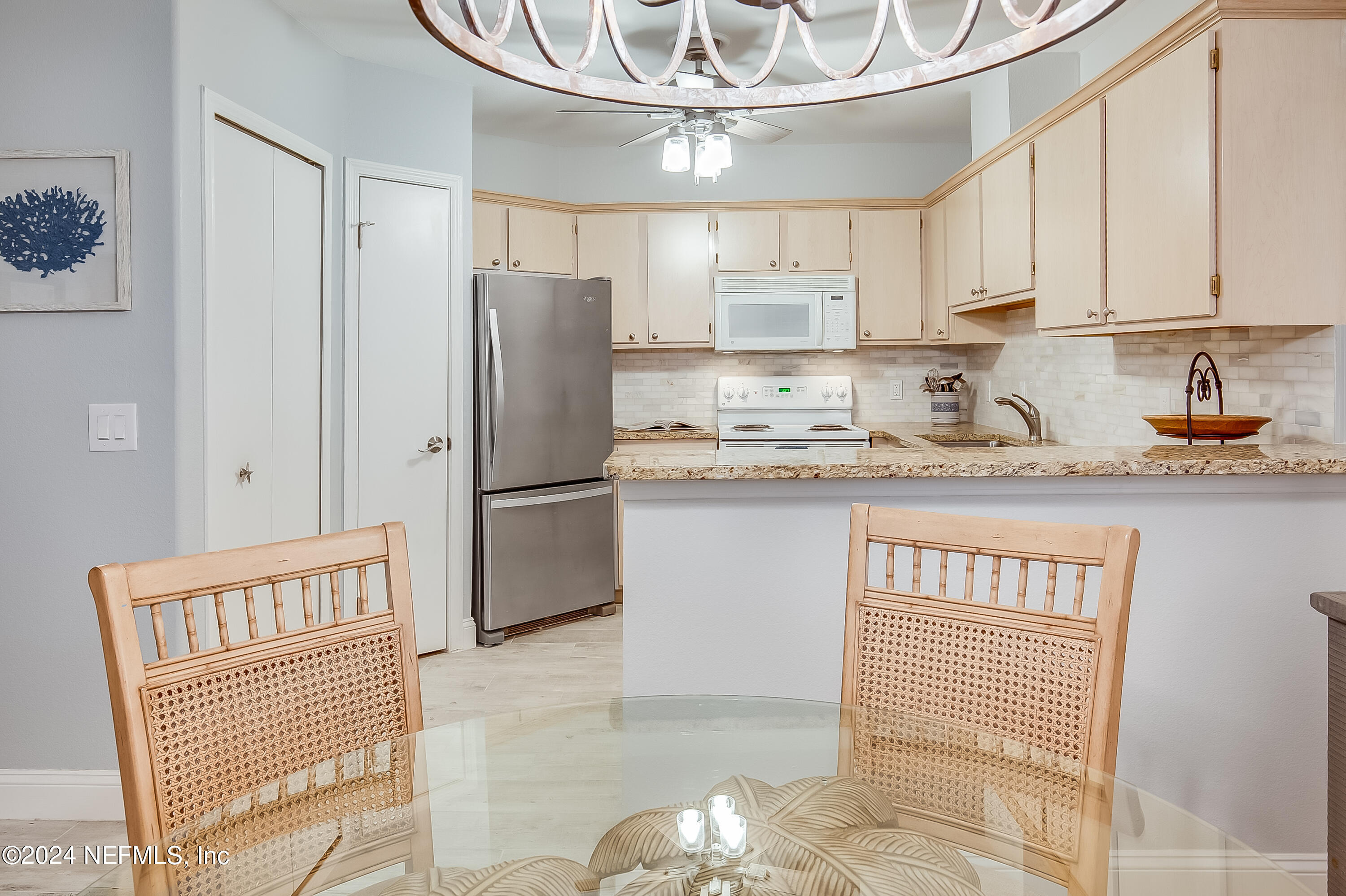 1701 THE GREENS Way, 1411