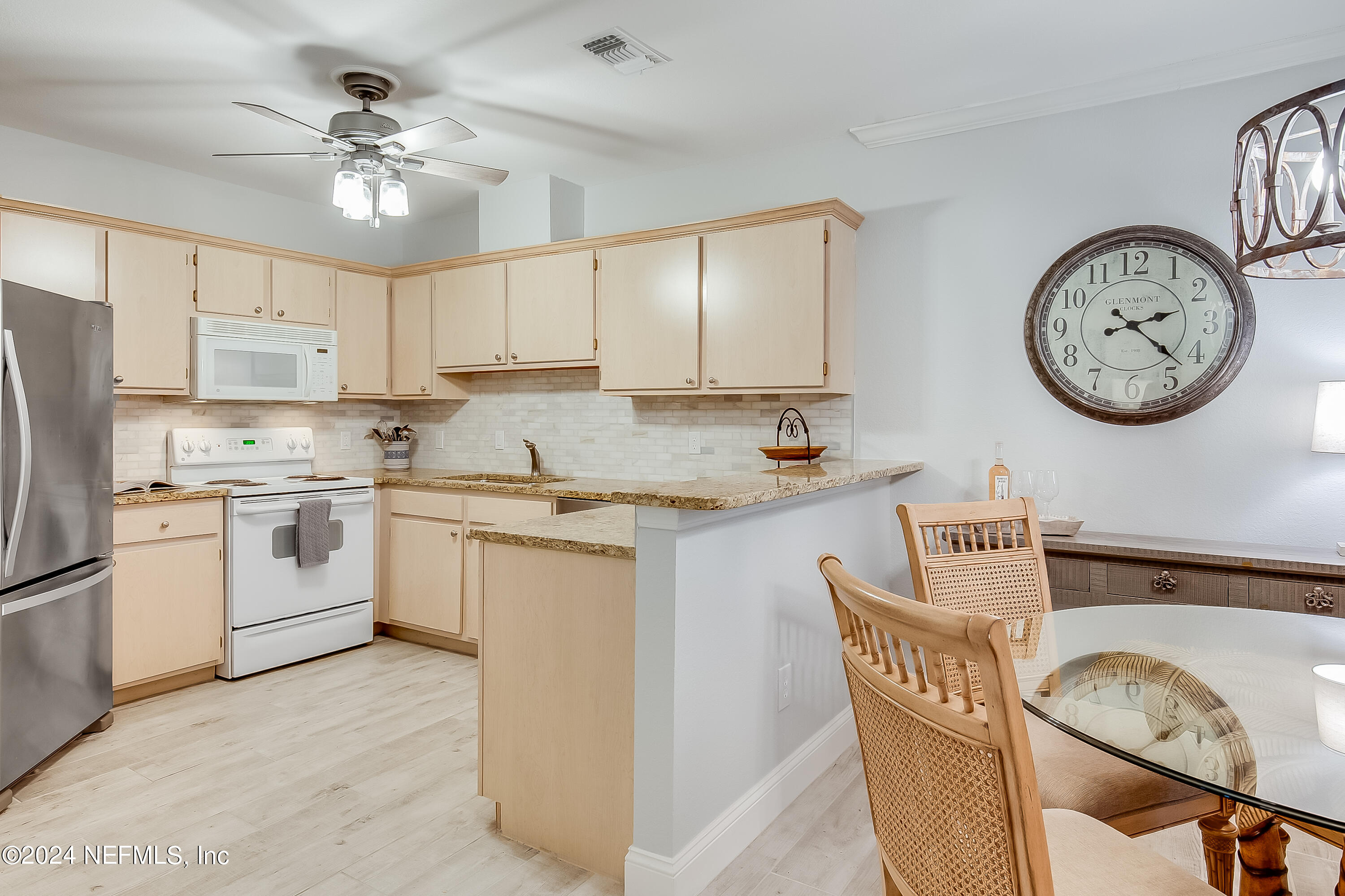 1701 THE GREENS Way, 1411