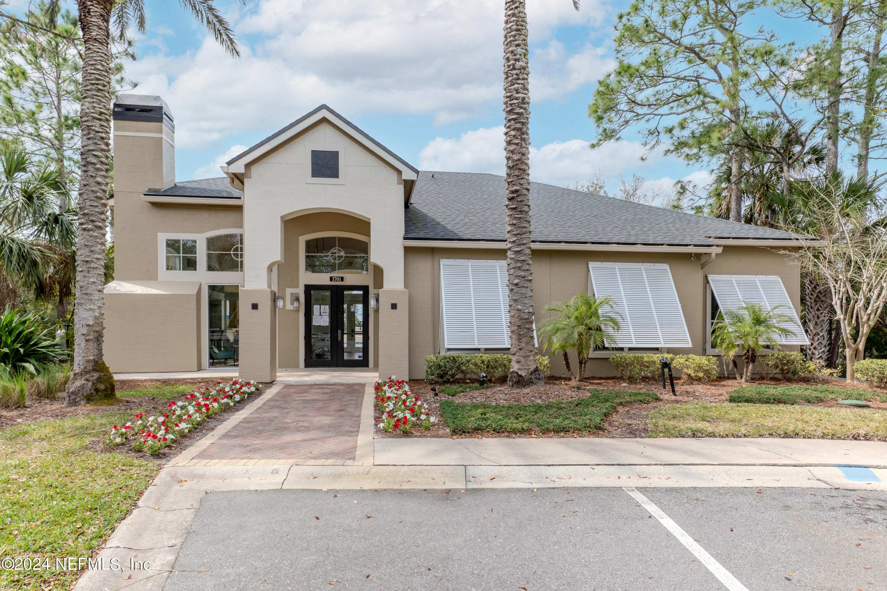 1701 THE GREENS Way, 1411