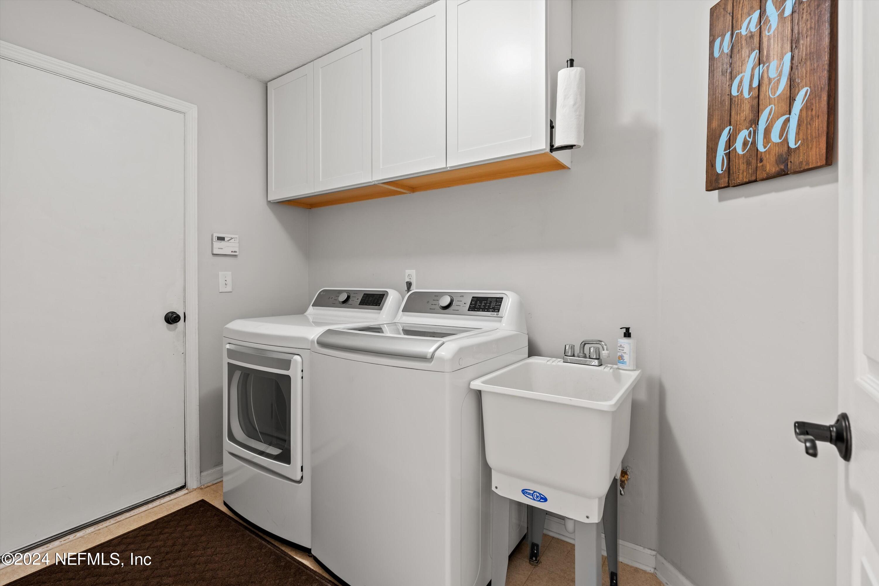 824 W CUMBERLAND Court