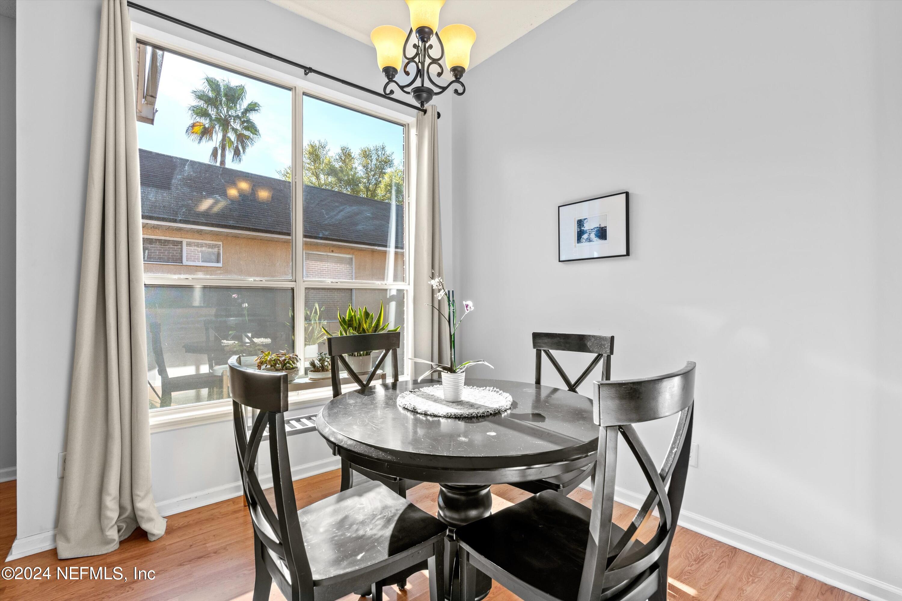 824 W CUMBERLAND Court