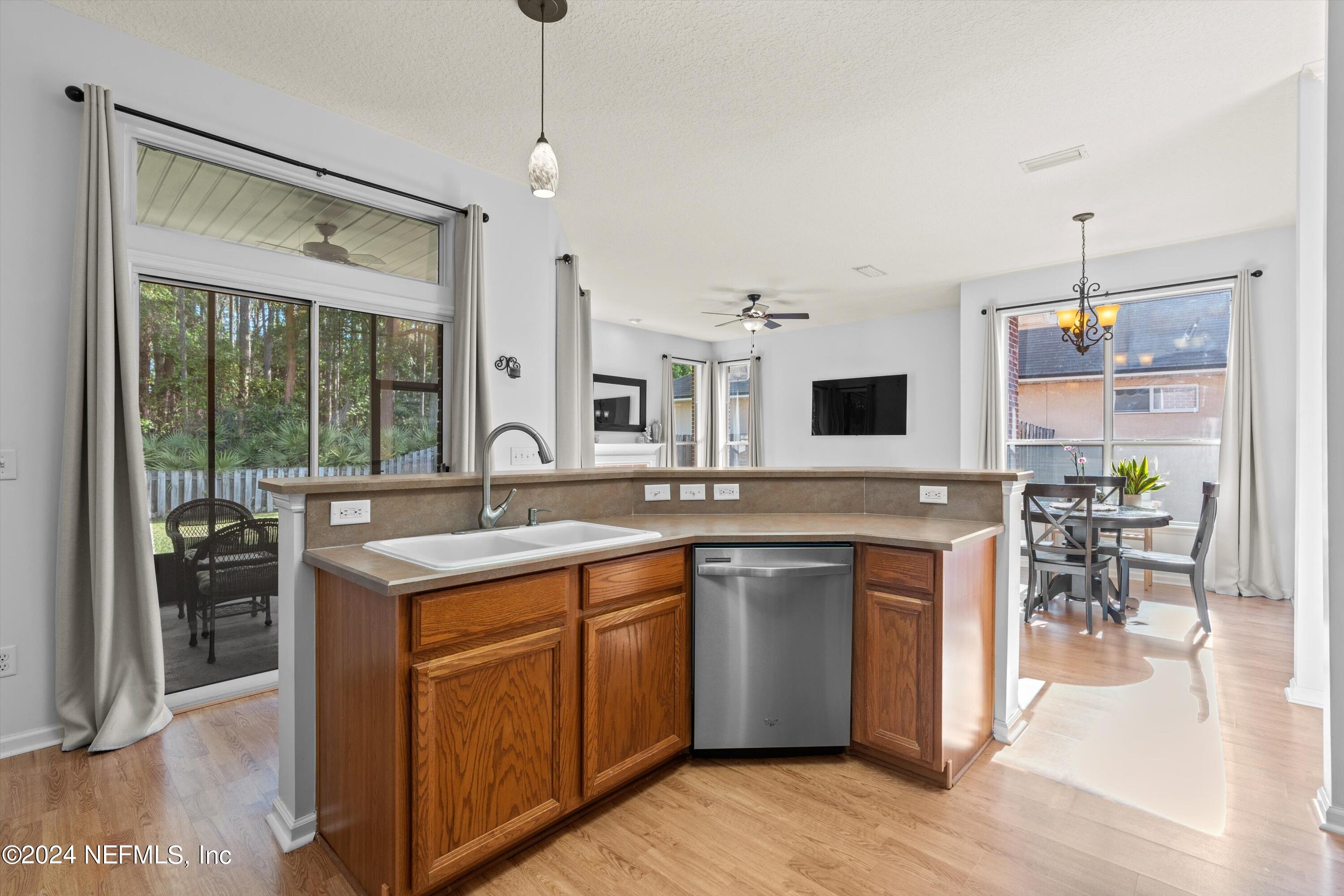 824 W CUMBERLAND Court