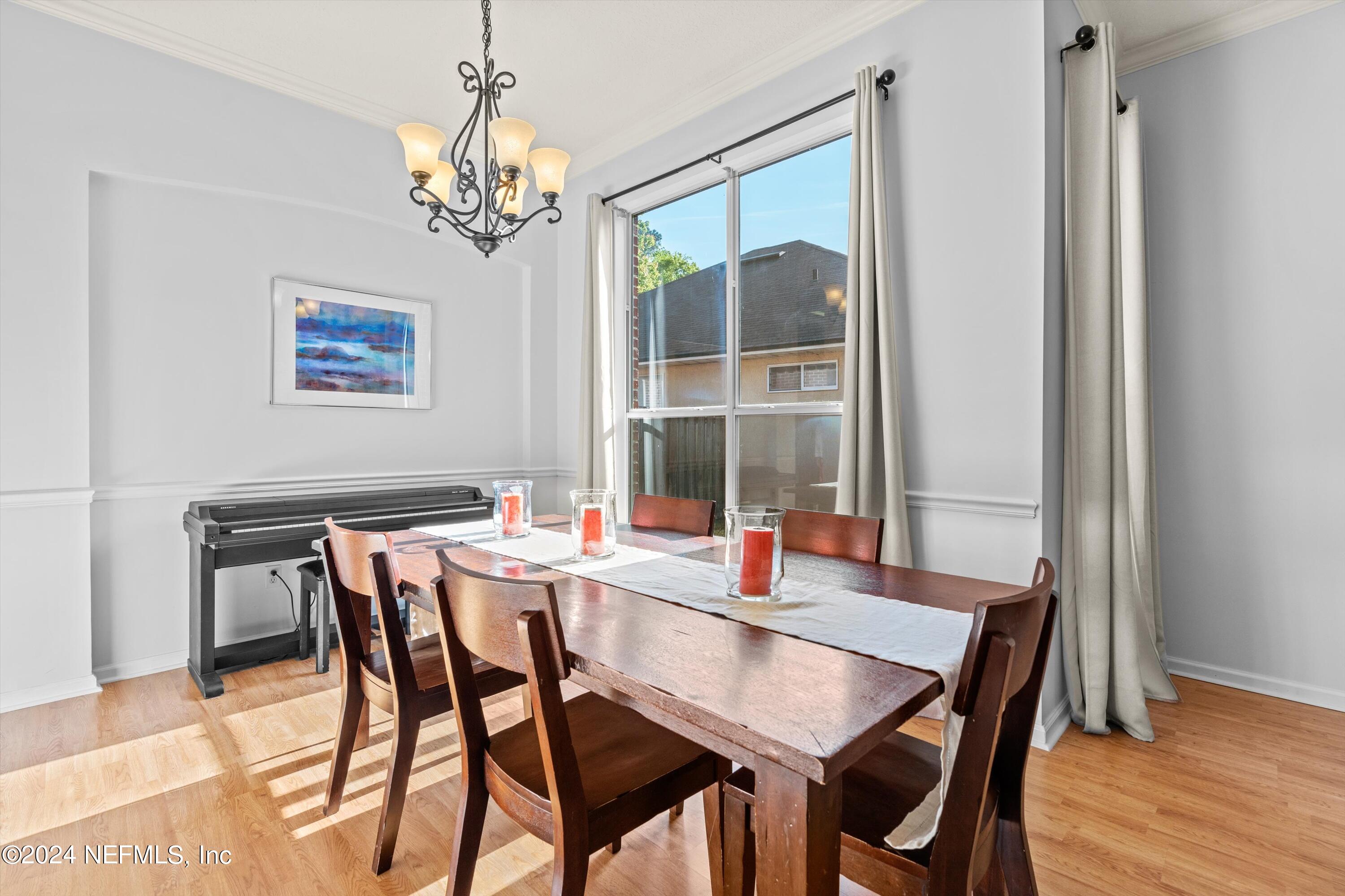 824 W CUMBERLAND Court