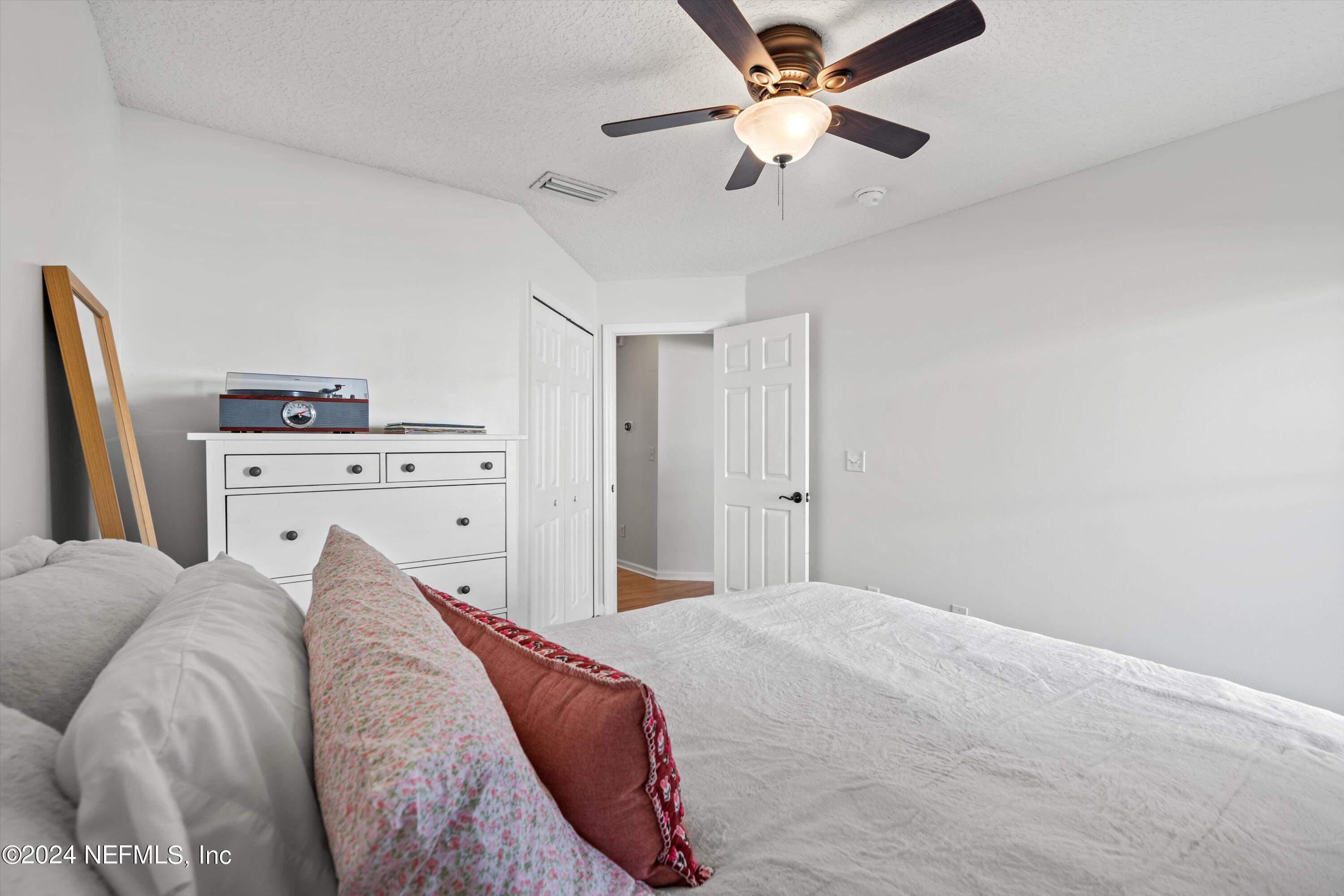 824 W CUMBERLAND Court