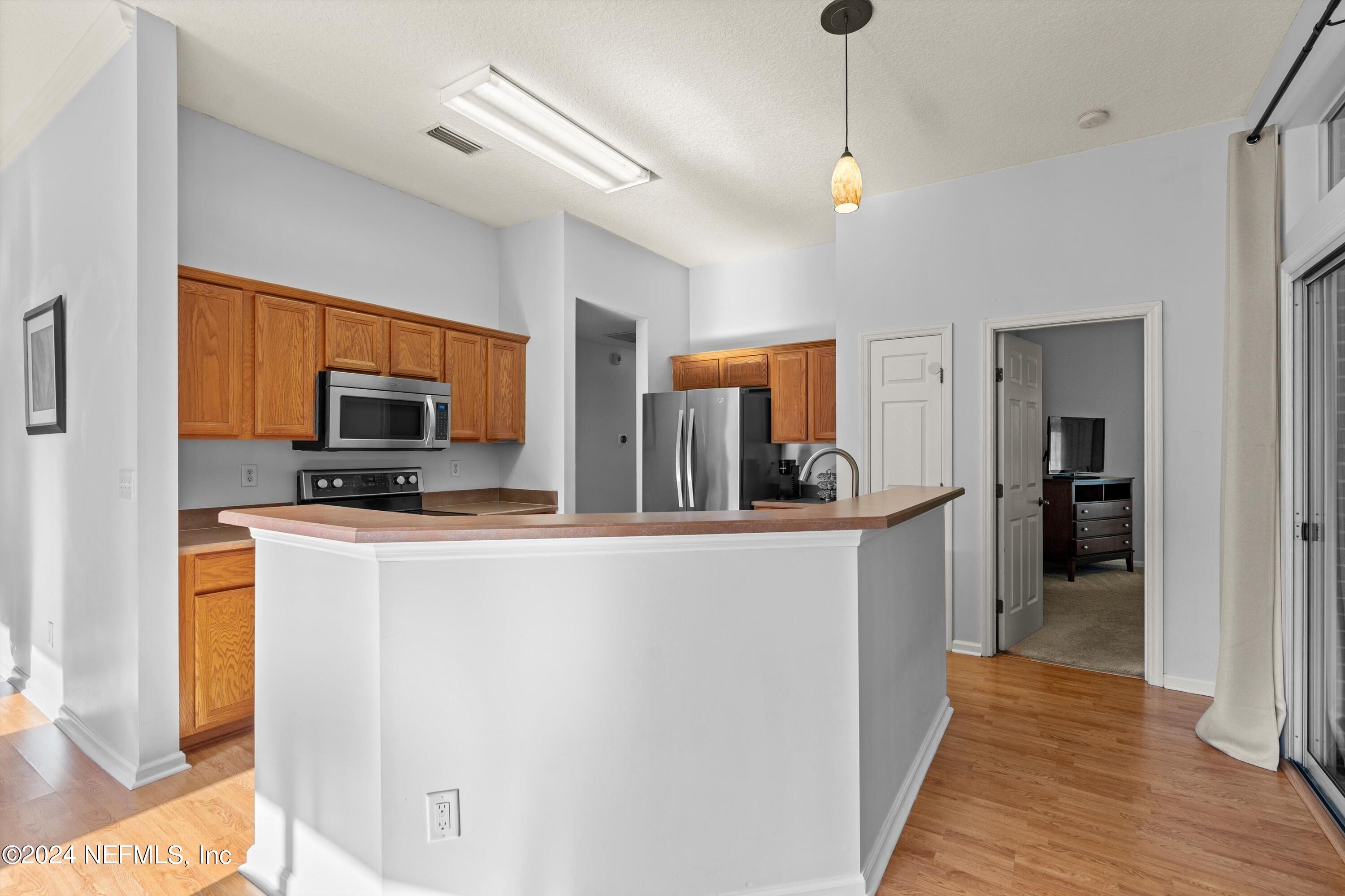 824 W CUMBERLAND Court