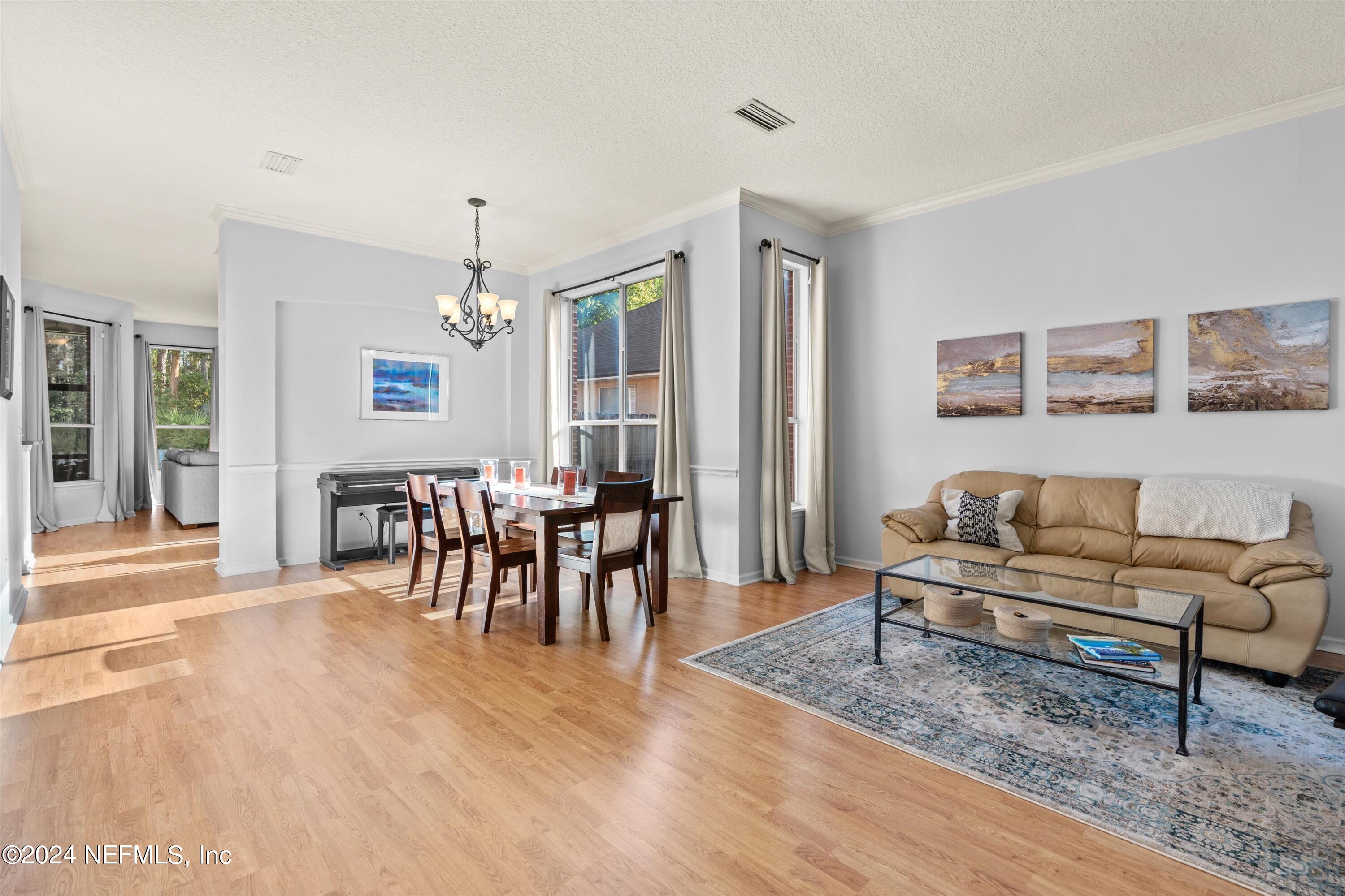 824 W CUMBERLAND Court