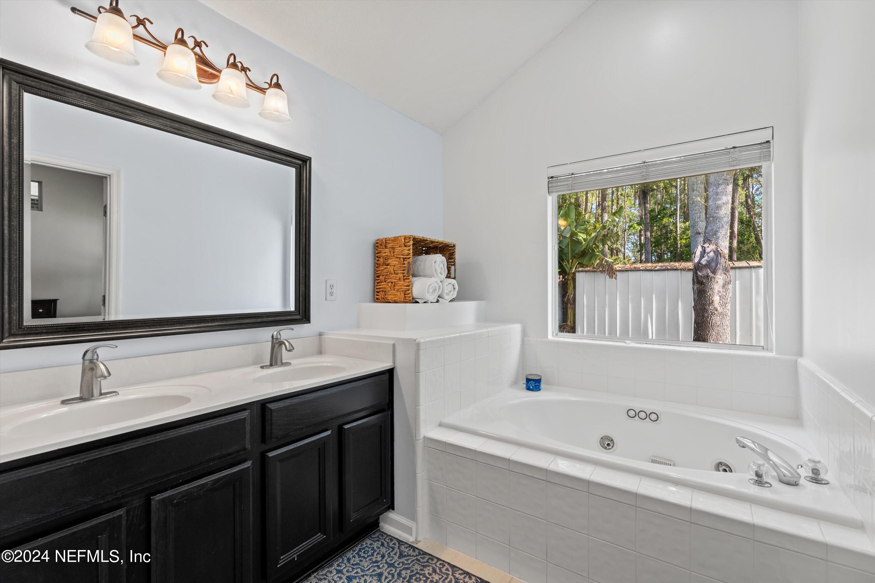 824 W CUMBERLAND Court