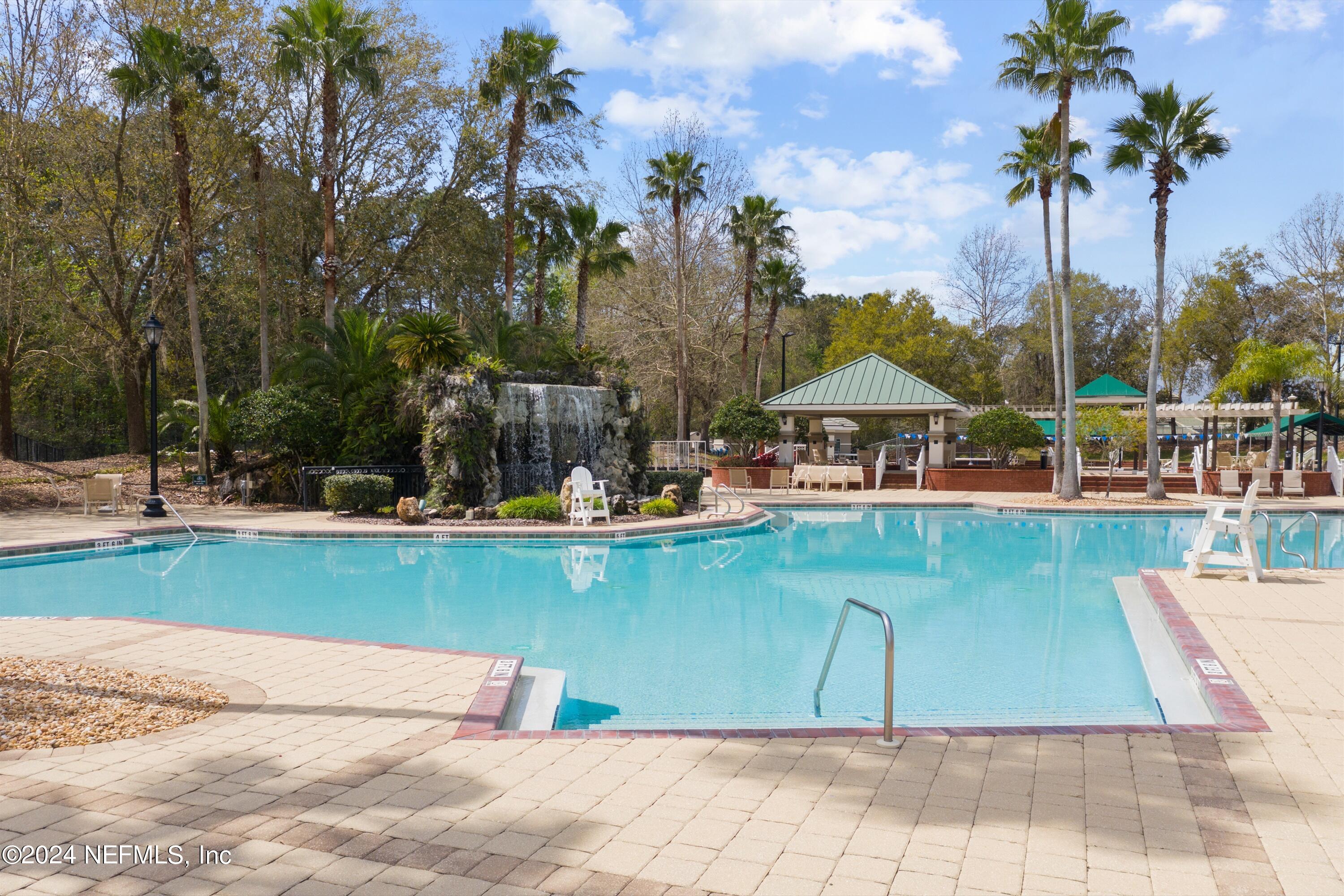 824 W CUMBERLAND Court