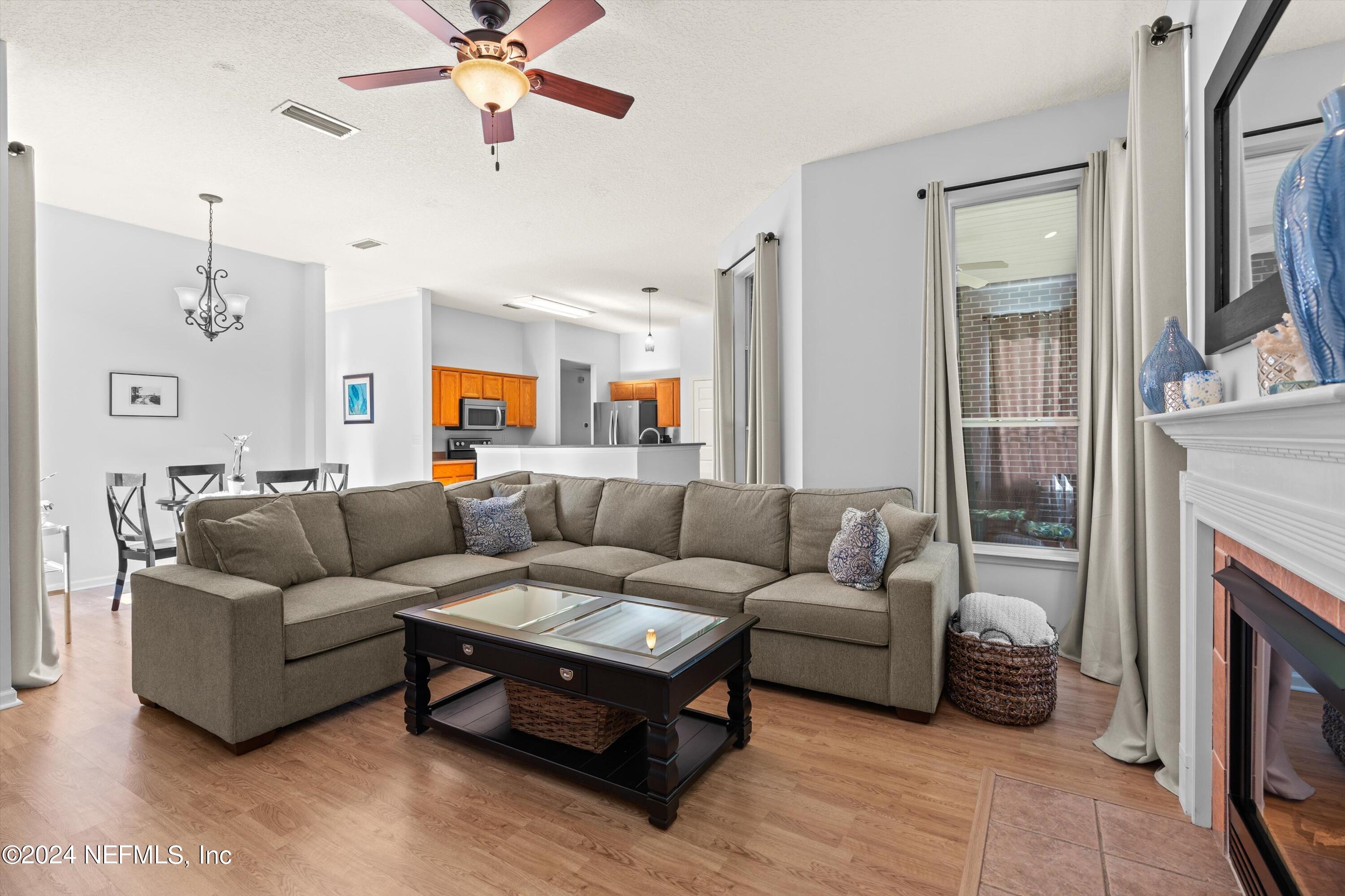 824 W CUMBERLAND Court