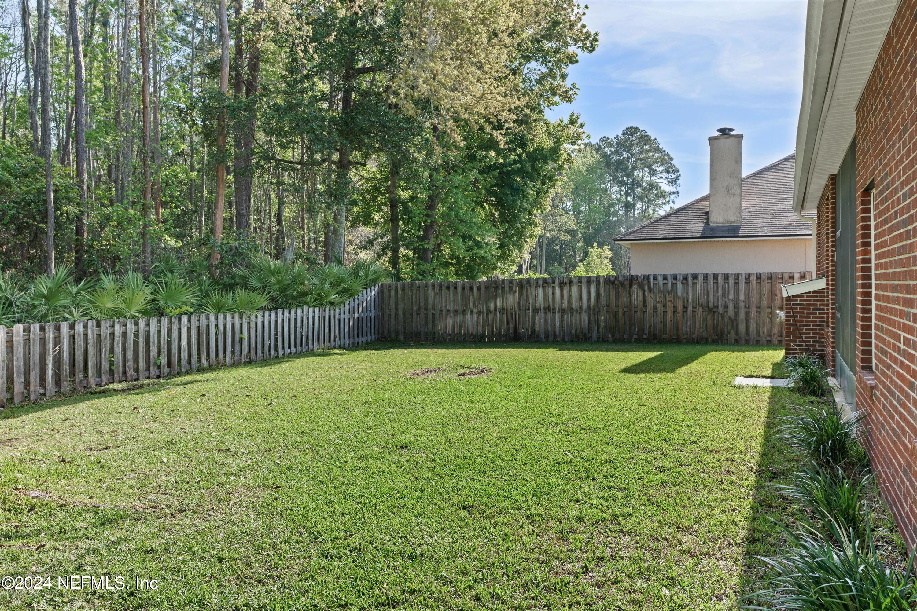 824 W CUMBERLAND Court