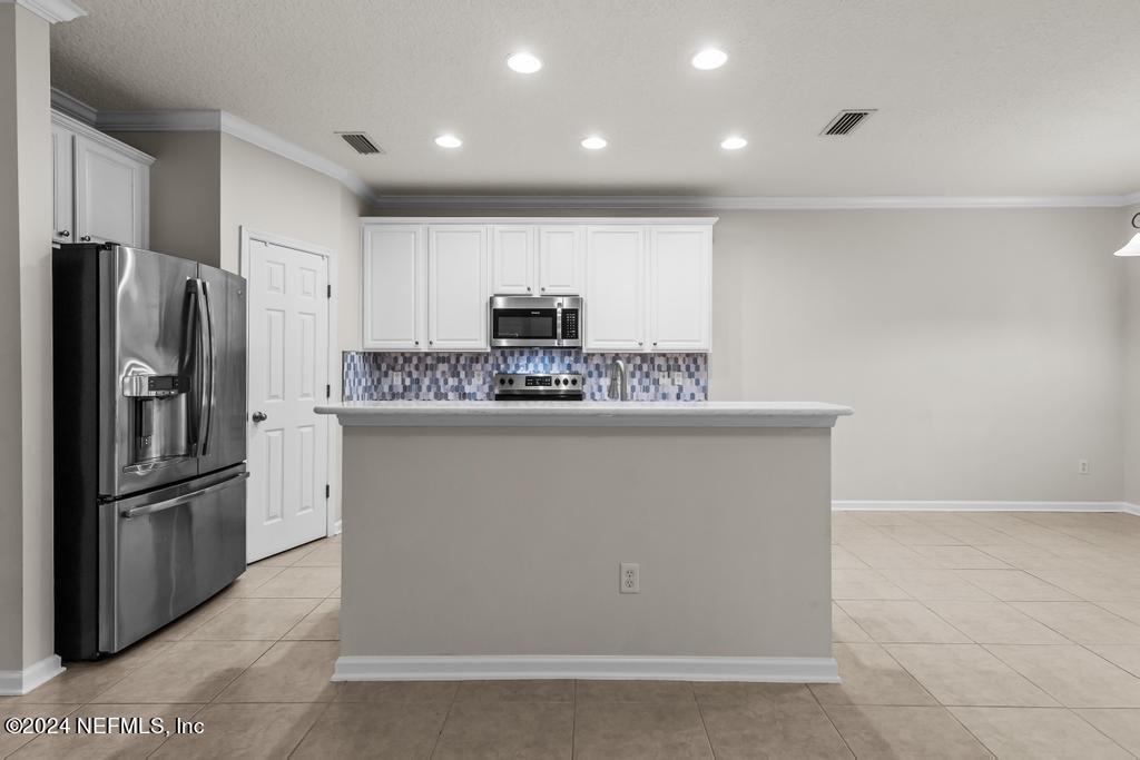 1592 CALMING WATER Drive