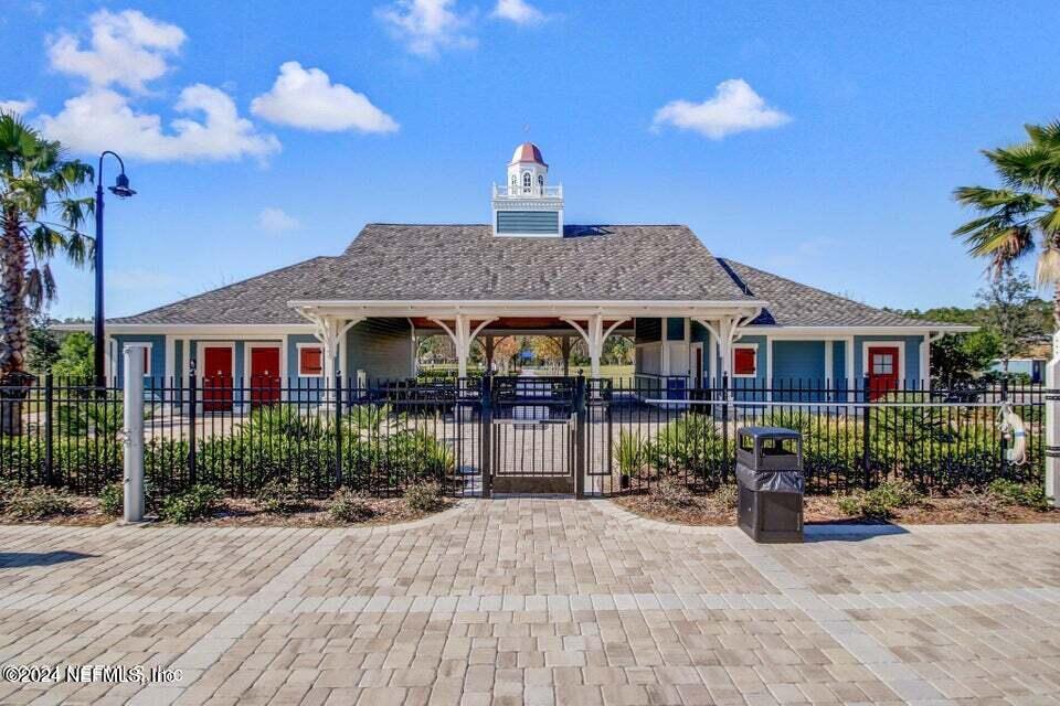 736 ASPEN LEAF Drive