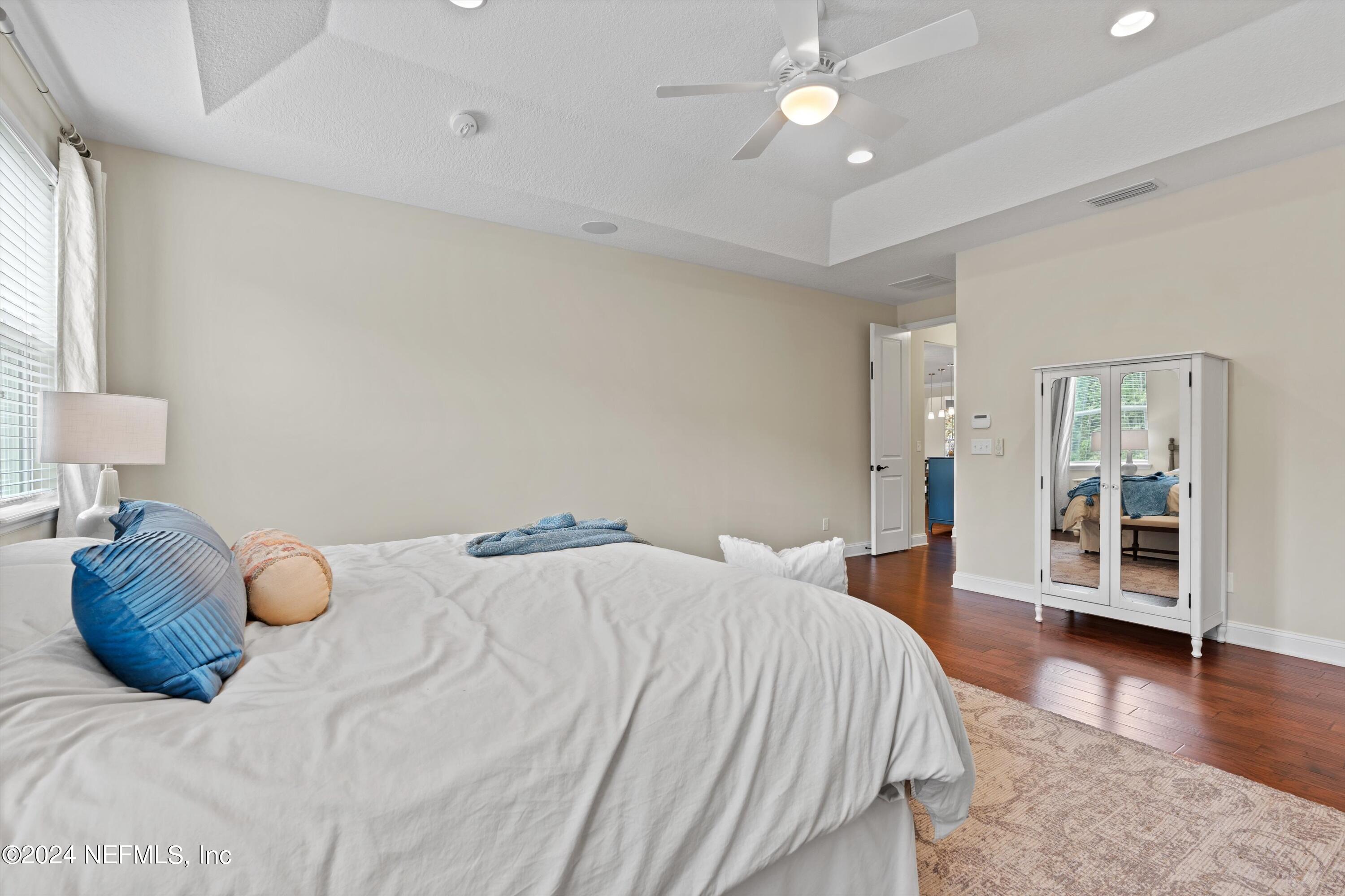 736 ASPEN LEAF Drive