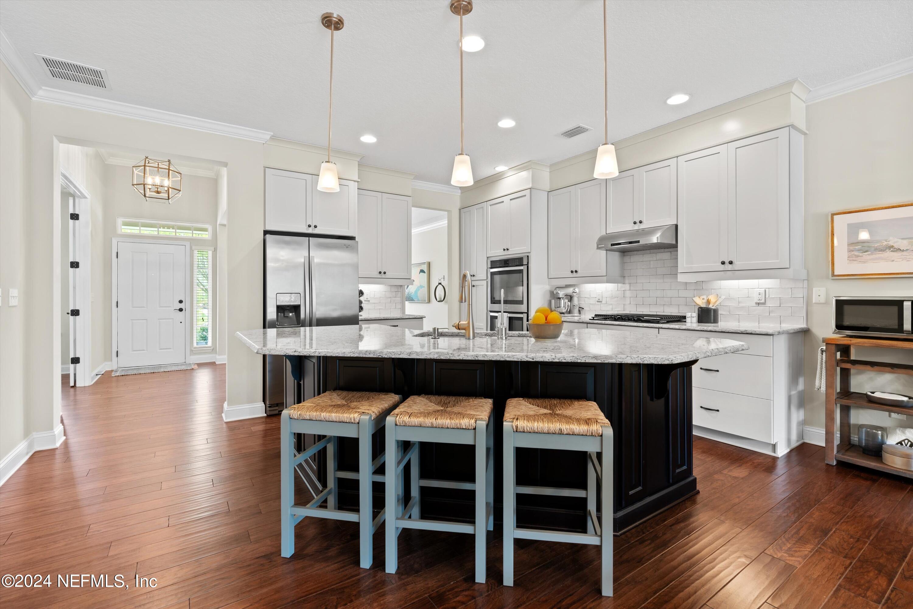 736 ASPEN LEAF Drive