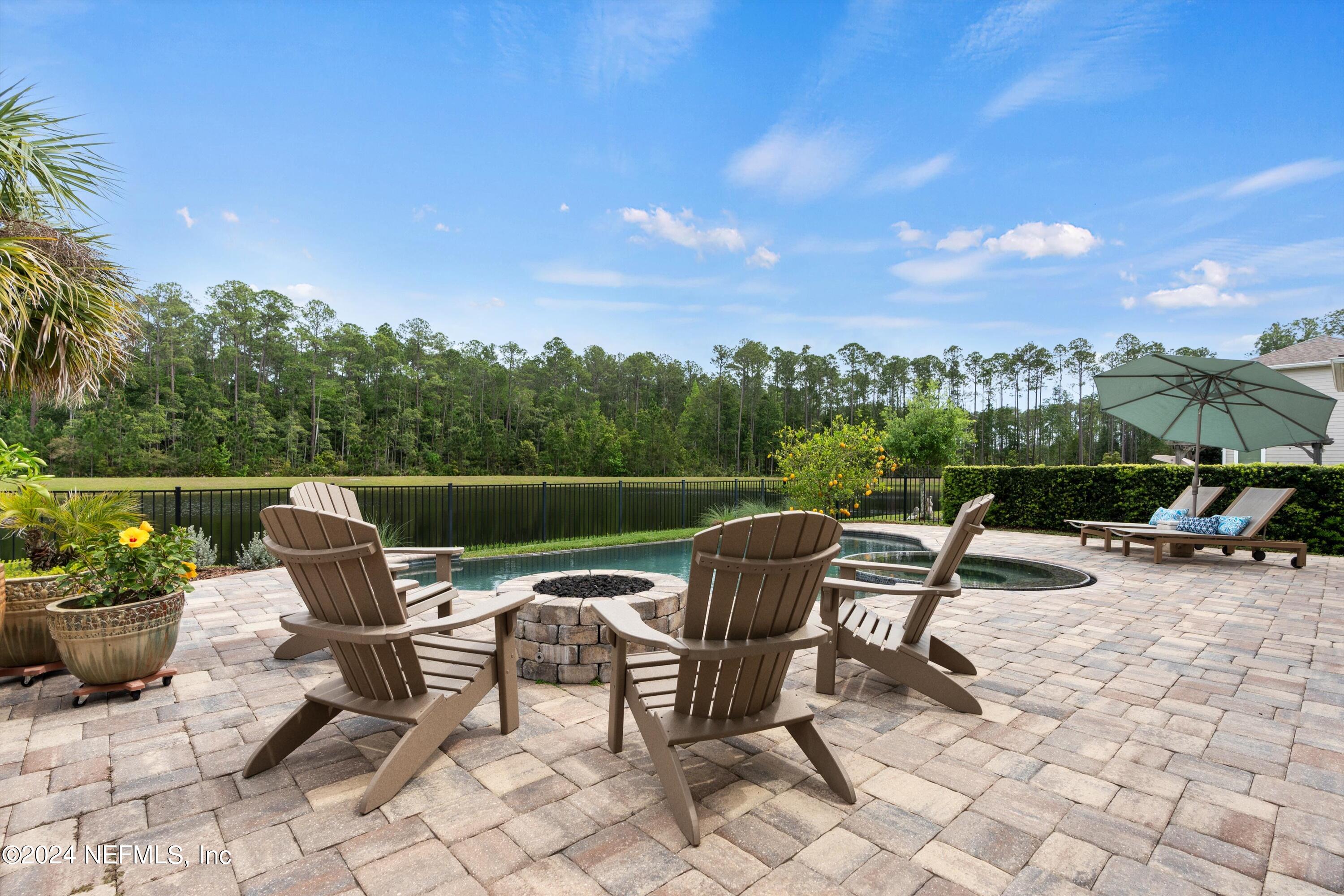 736 ASPEN LEAF Drive