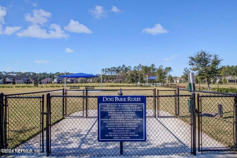 736 ASPEN LEAF Drive